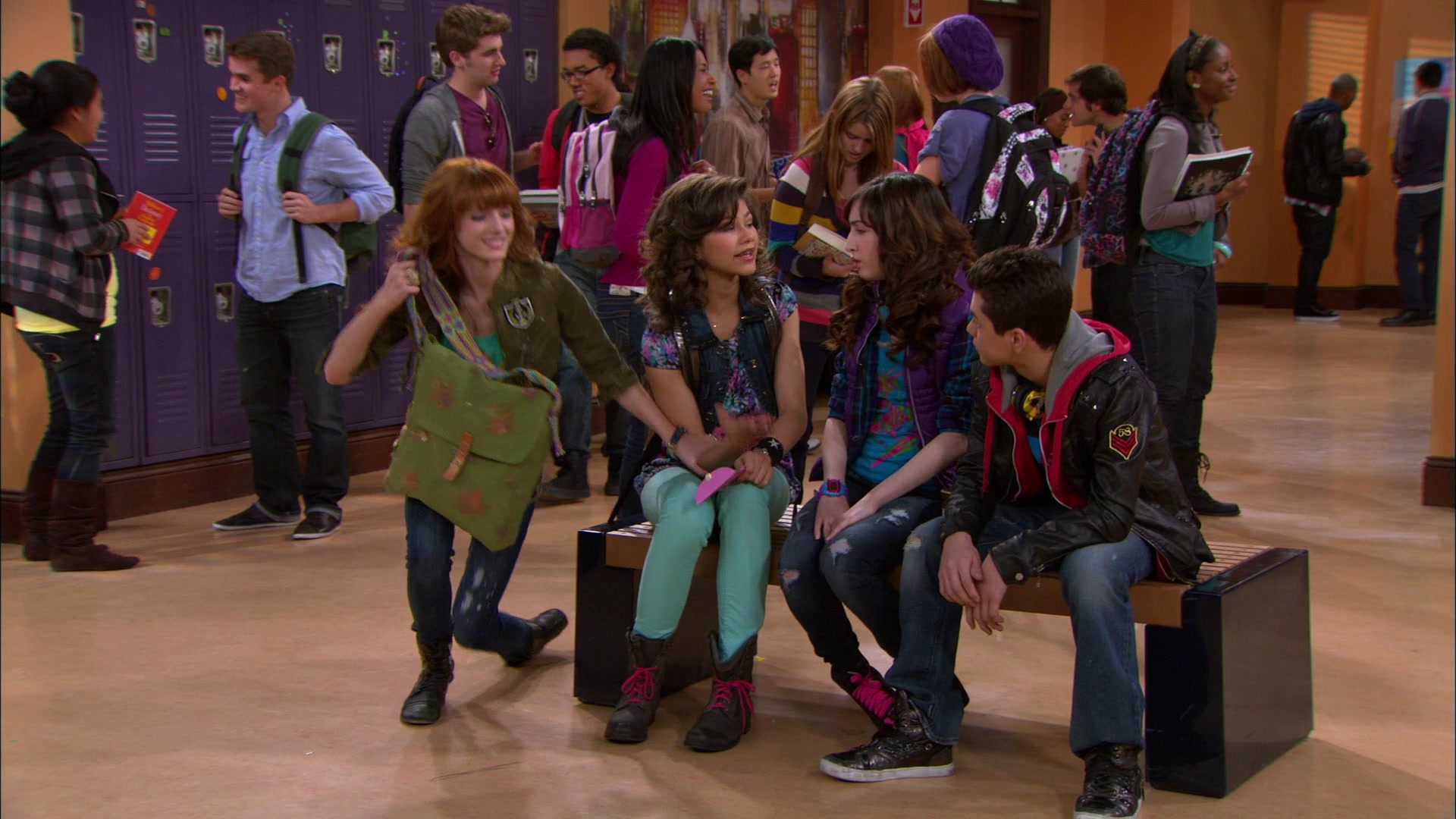 Shake_It_Up_S01E19_1080p_000630.jpg