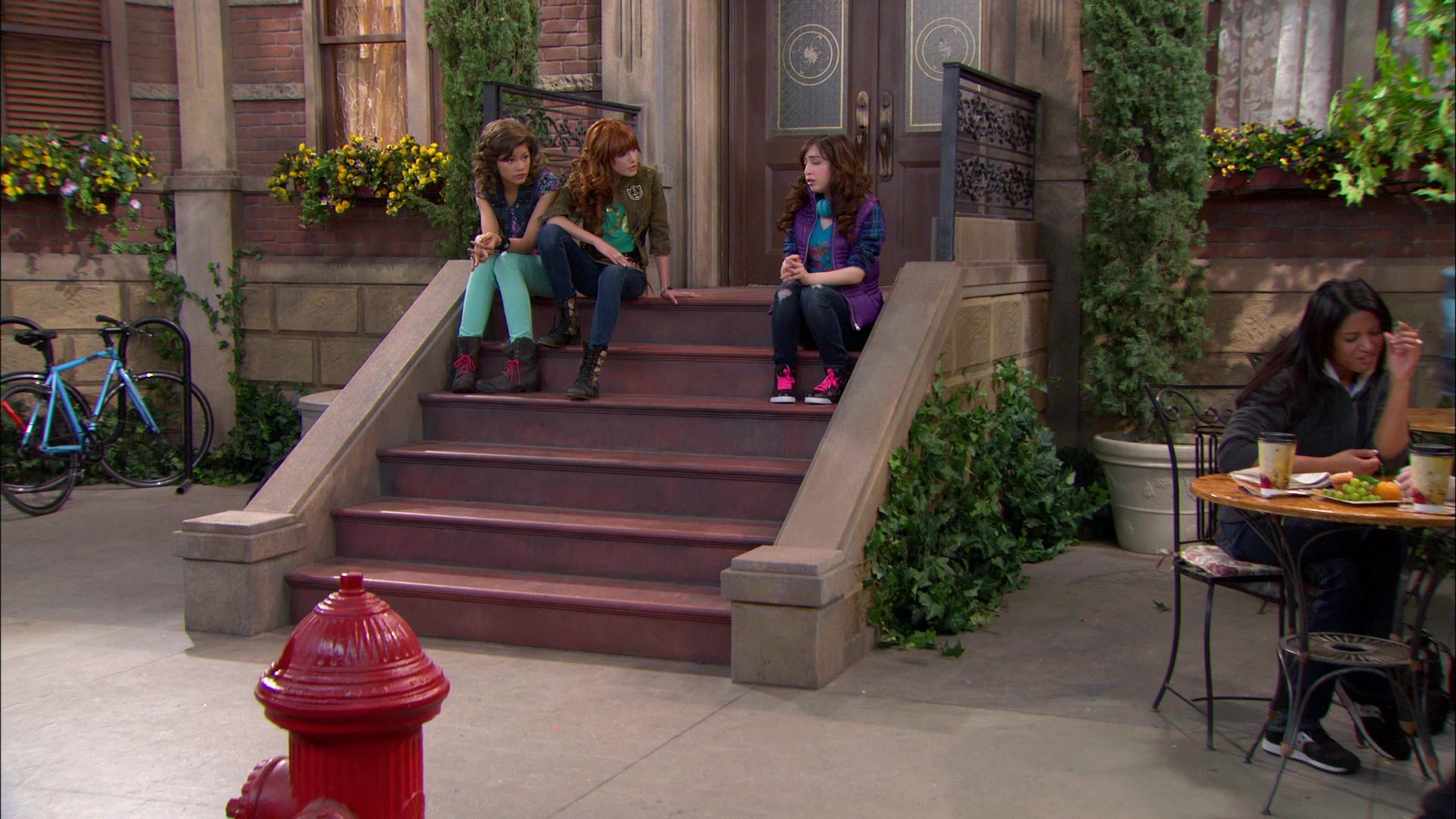 Shake_It_Up_S01E19_1080p_001005.jpg