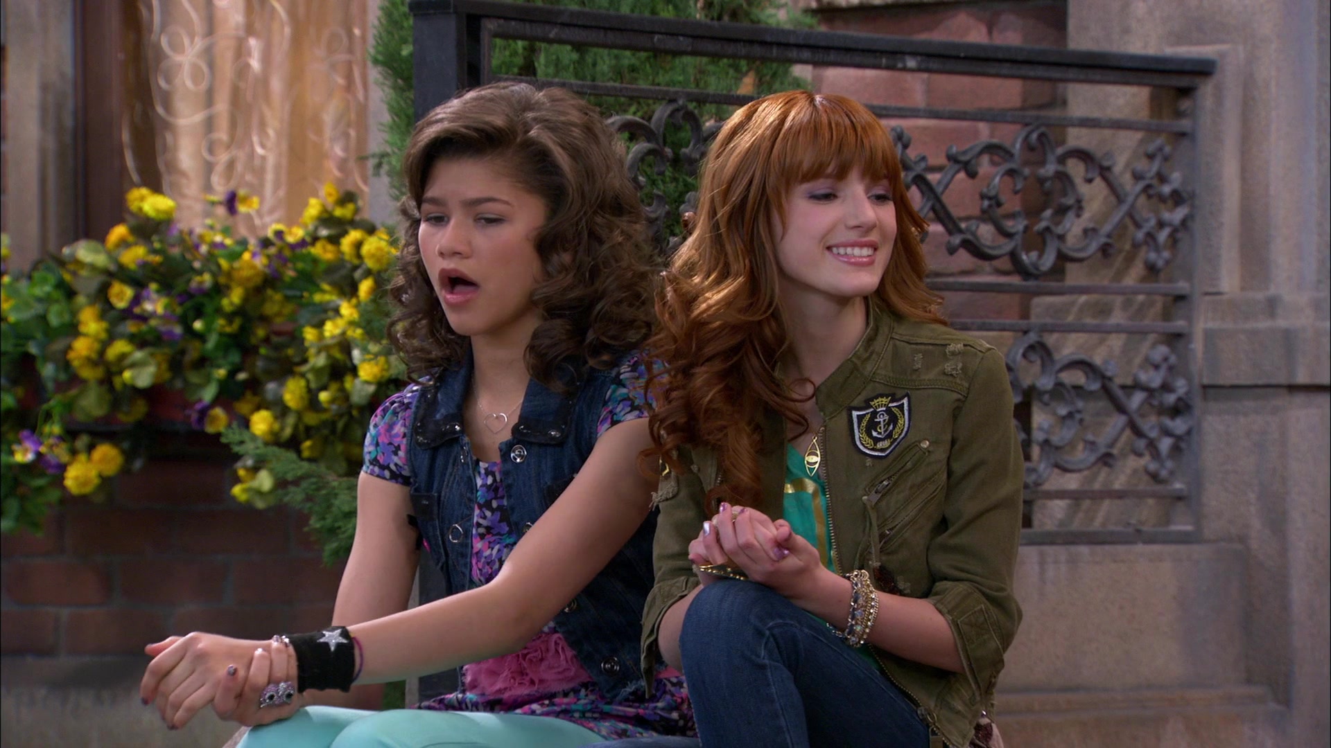 Shake_It_Up_S01E19_1080p_001050.jpg Shake_It_Up_S01E19_1080p_001050.jpg
