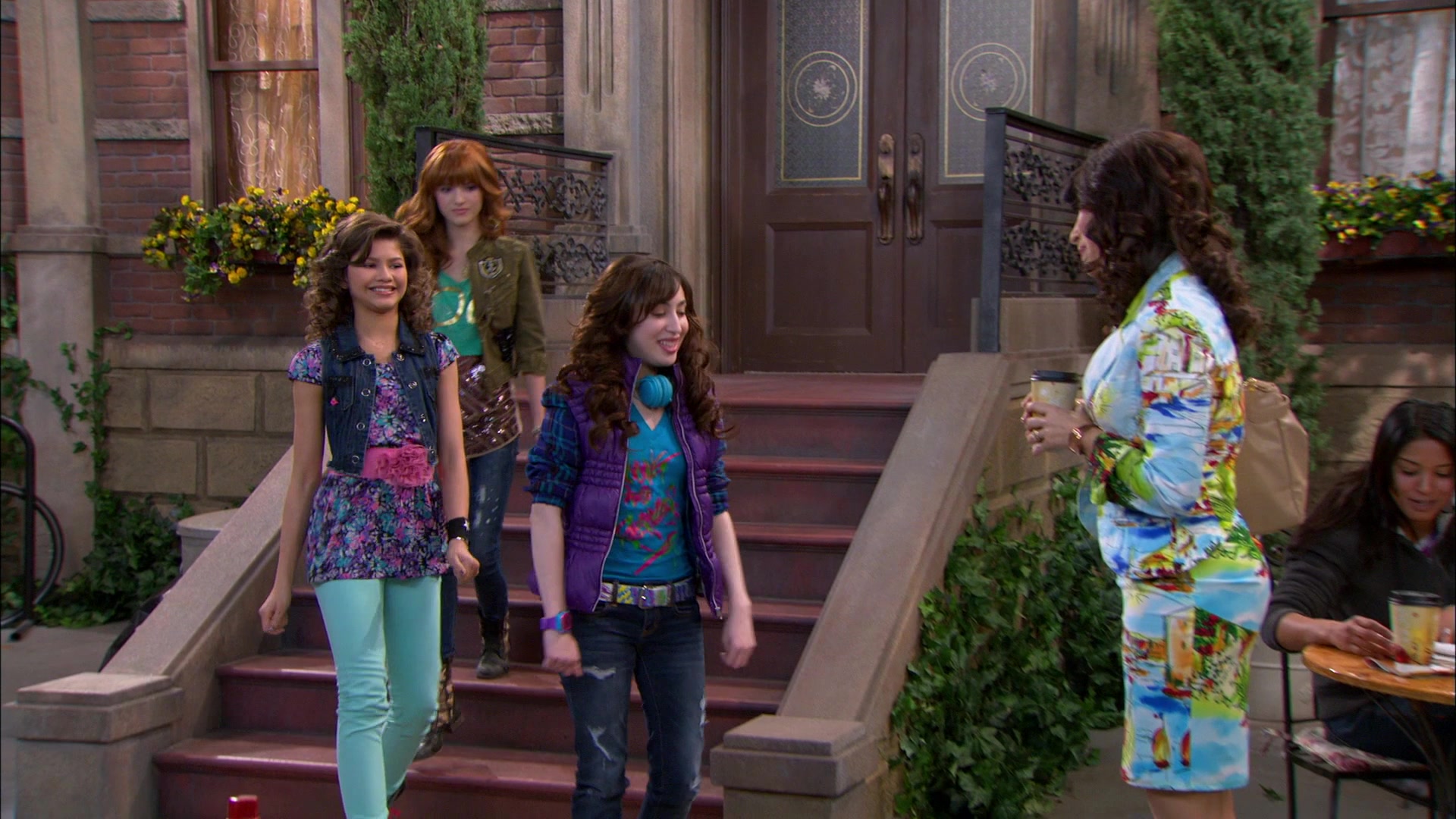 Shake_It_Up_S01E19_1080p_001091.jpg