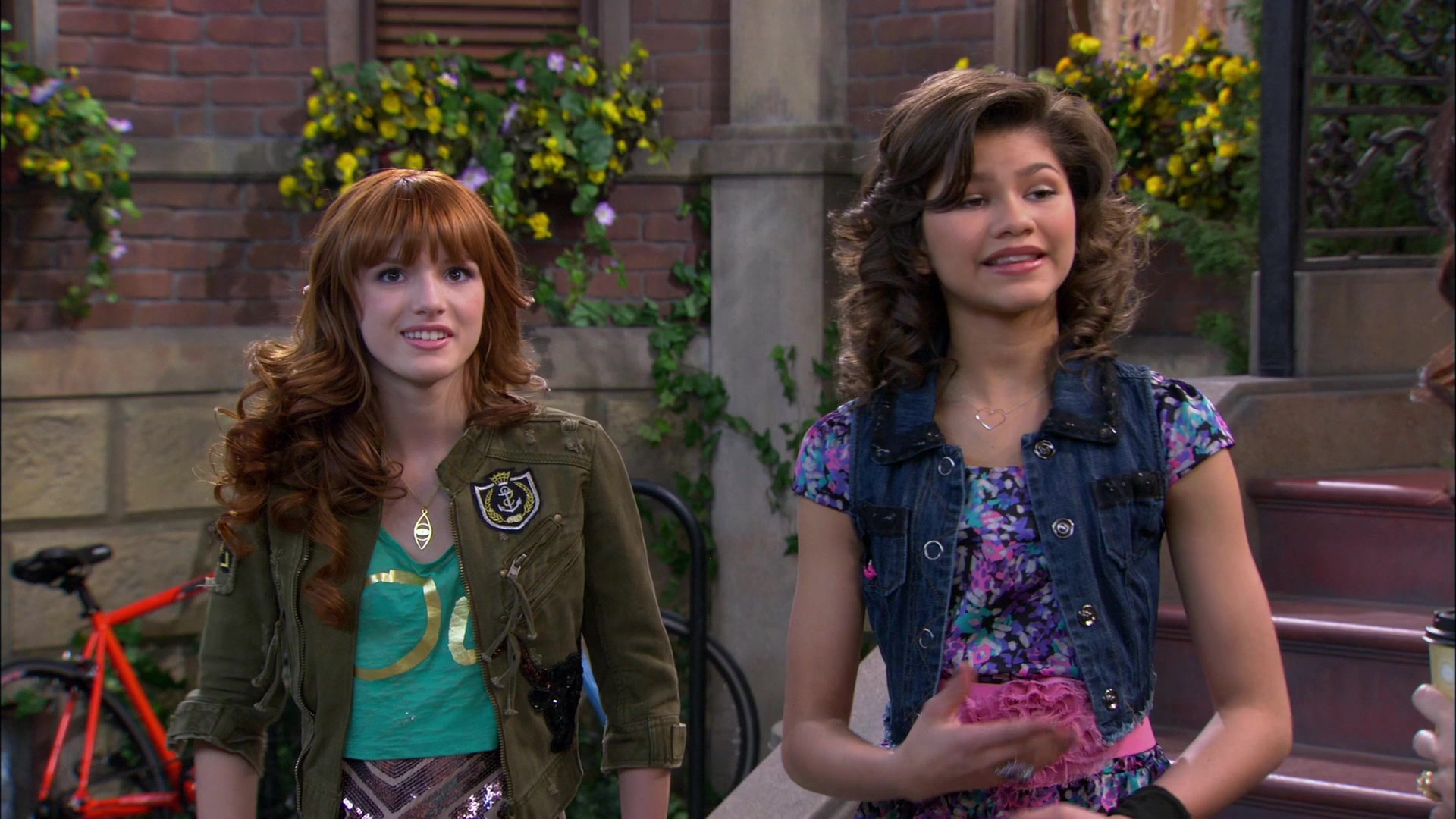 Shake_It_Up_S01E19_1080p_001133.jpg Shake_It_Up_S01E19_1080p_001133.jpg
