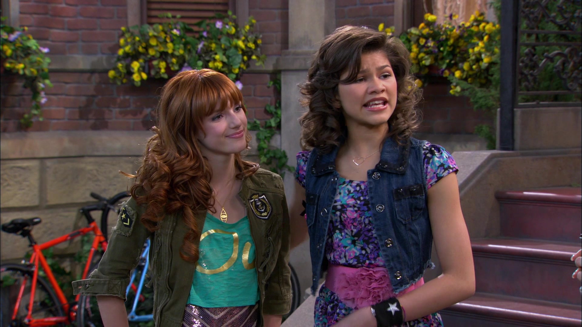 Shake_It_Up_S01E19_1080p_001146.jpg Shake_It_Up_S01E19_1080p_001146.jpg