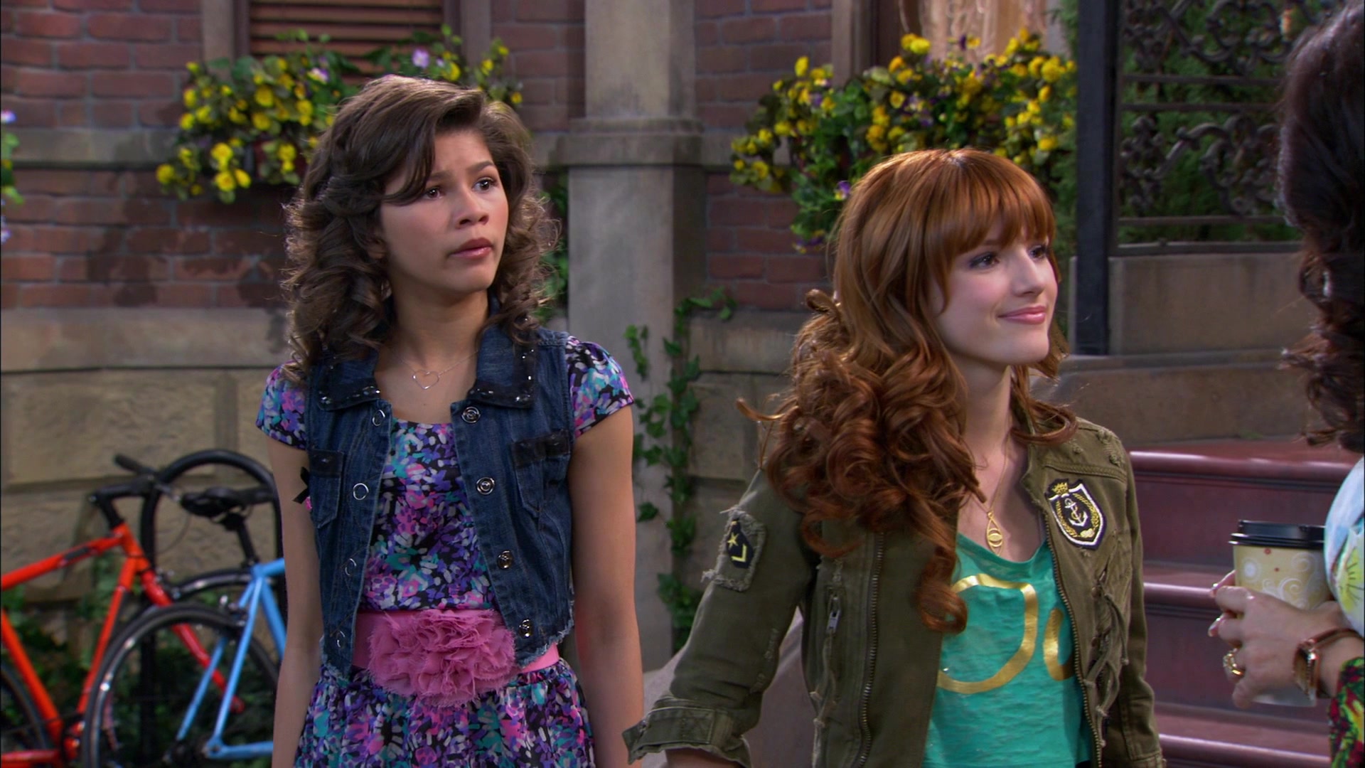 Shake_It_Up_S01E19_1080p_001150.jpg Shake_It_Up_S01E19_1080p_001150.jpg