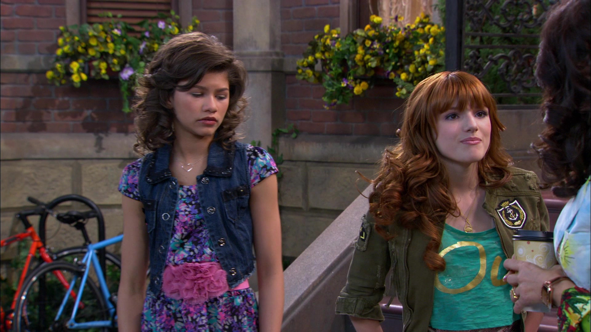 Shake_It_Up_S01E19_1080p_001158.jpg Shake_It_Up_S01E19_1080p_001158.jpg