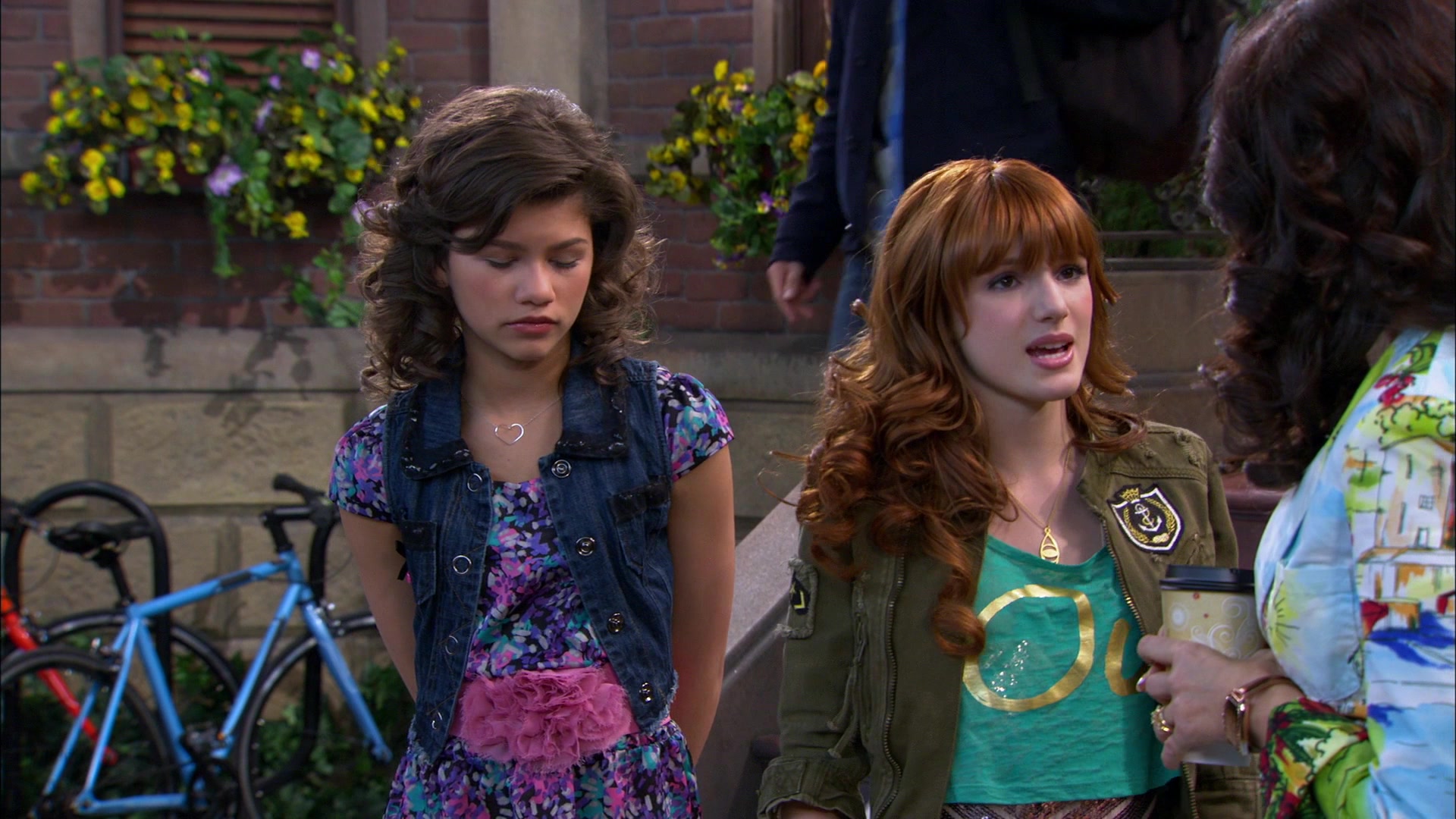 Shake_It_Up_S01E19_1080p_001163.jpg Shake_It_Up_S01E19_1080p_001163.jpg