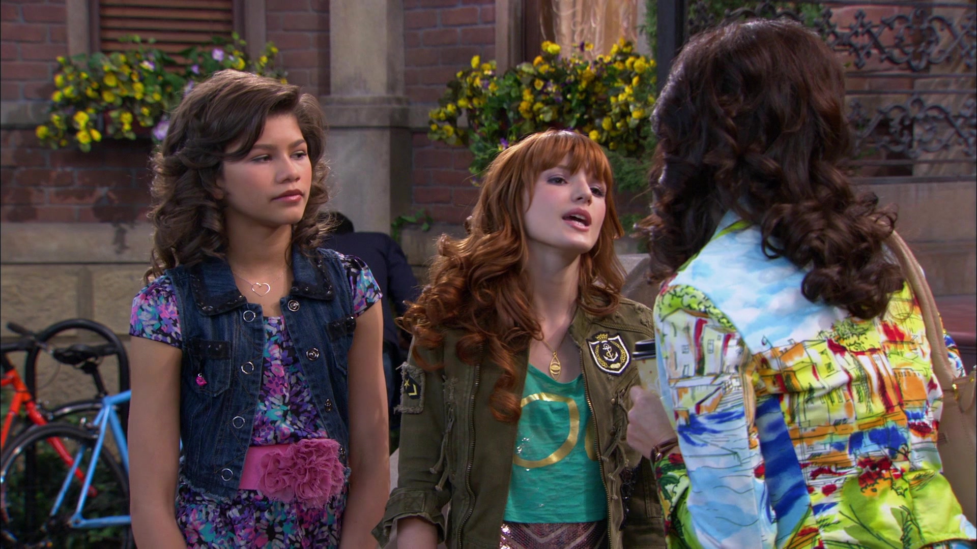 Shake_It_Up_S01E19_1080p_001205.jpg Shake_It_Up_S01E19_1080p_001205.jpg