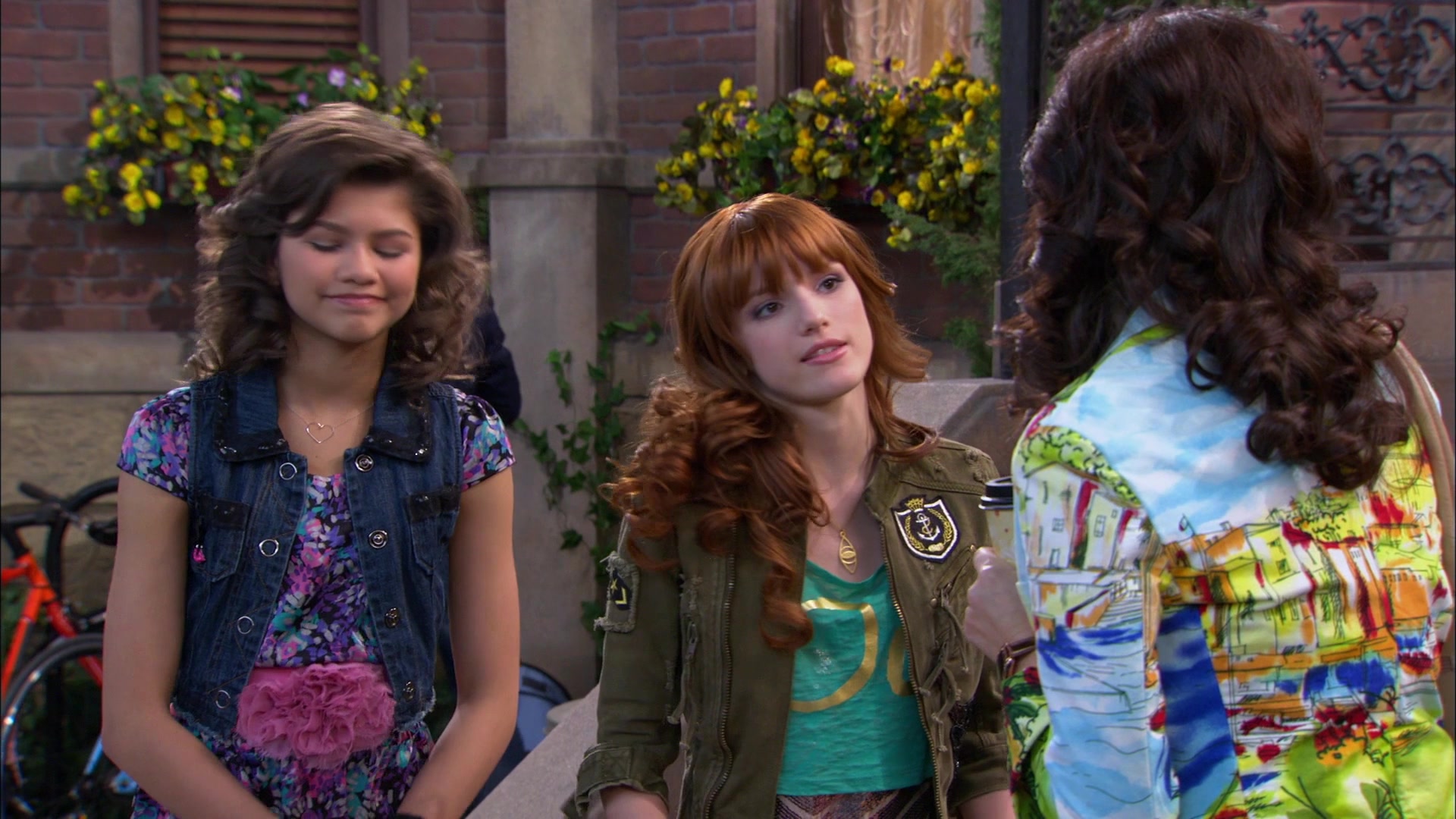 Shake_It_Up_S01E19_1080p_001209.jpg Shake_It_Up_S01E19_1080p_001209.jpg