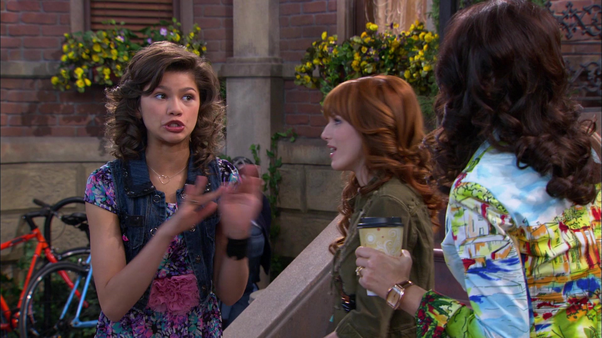 Shake_It_Up_S01E19_1080p_001227.jpg Shake_It_Up_S01E19_1080p_001227.jpg