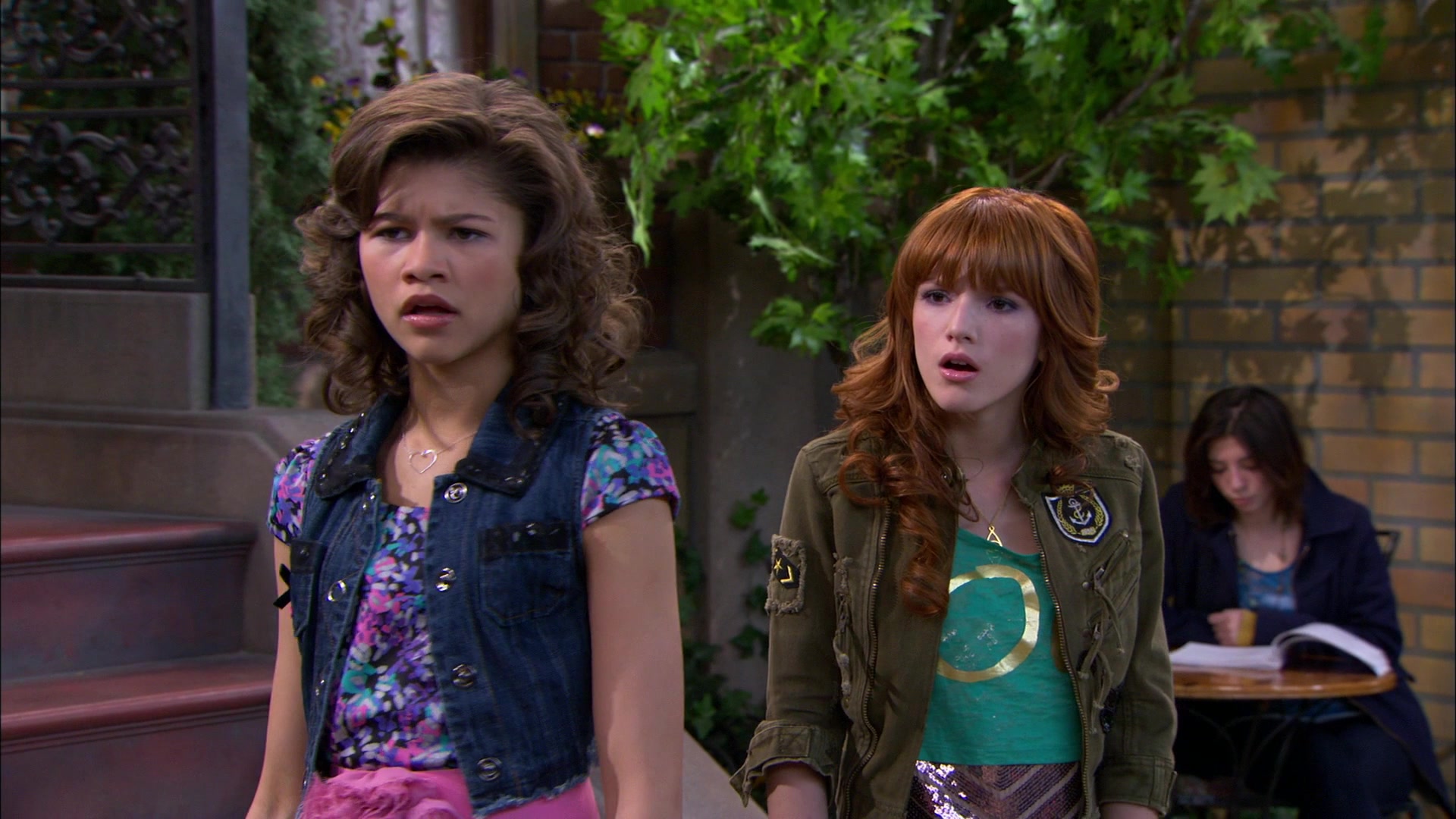 Shake_It_Up_S01E19_1080p_001265.jpg Shake_It_Up_S01E19_1080p_001265.jpg