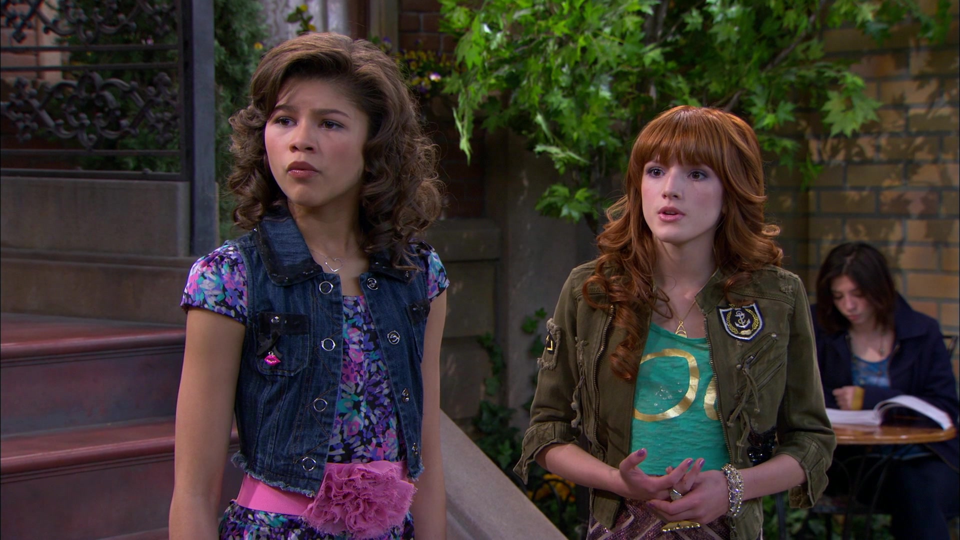 Shake_It_Up_S01E19_1080p_001286.jpg Shake_It_Up_S01E19_1080p_001286.jpg