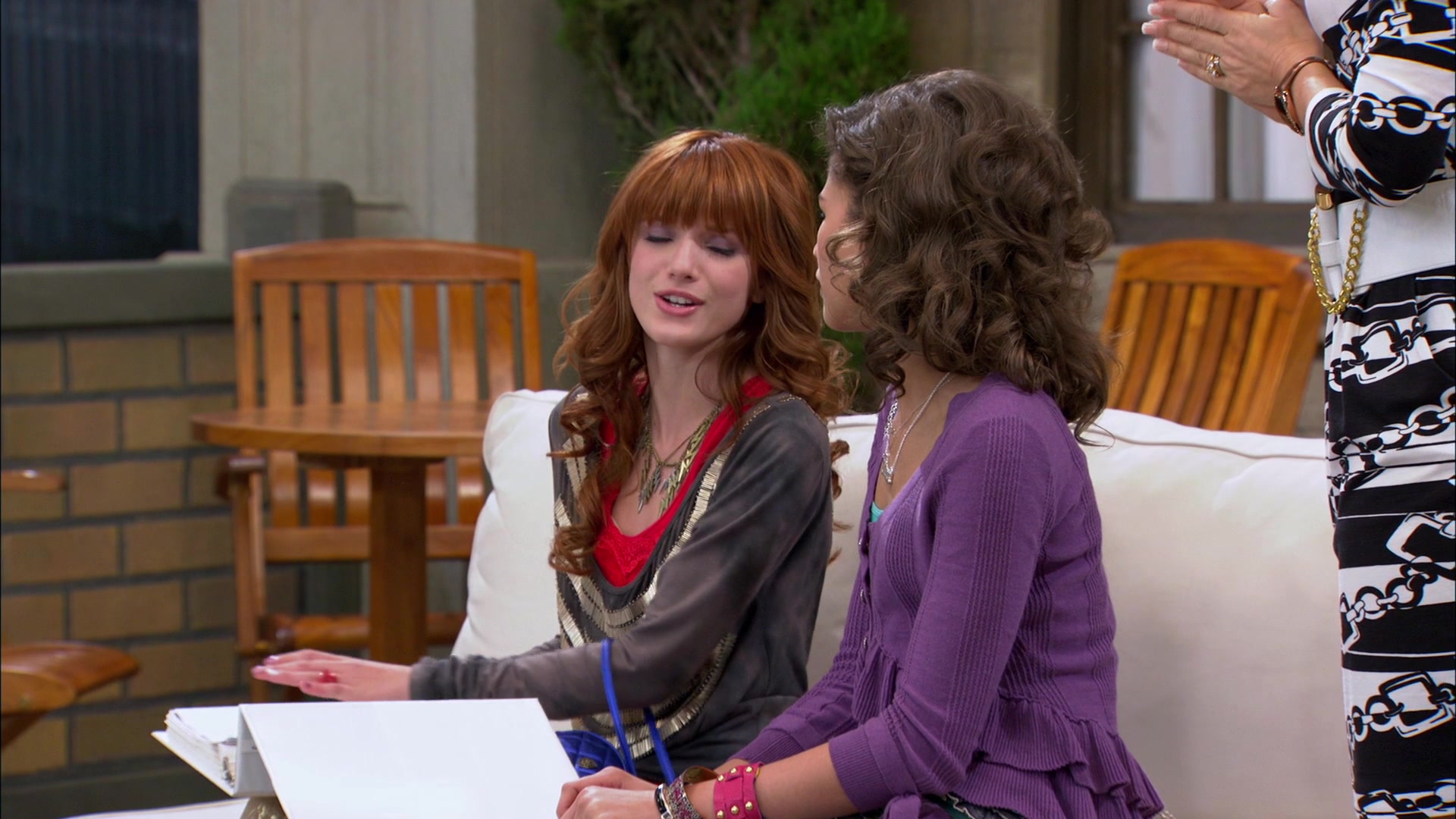 Shake_It_Up_S01E19_1080p_001698.jpg
