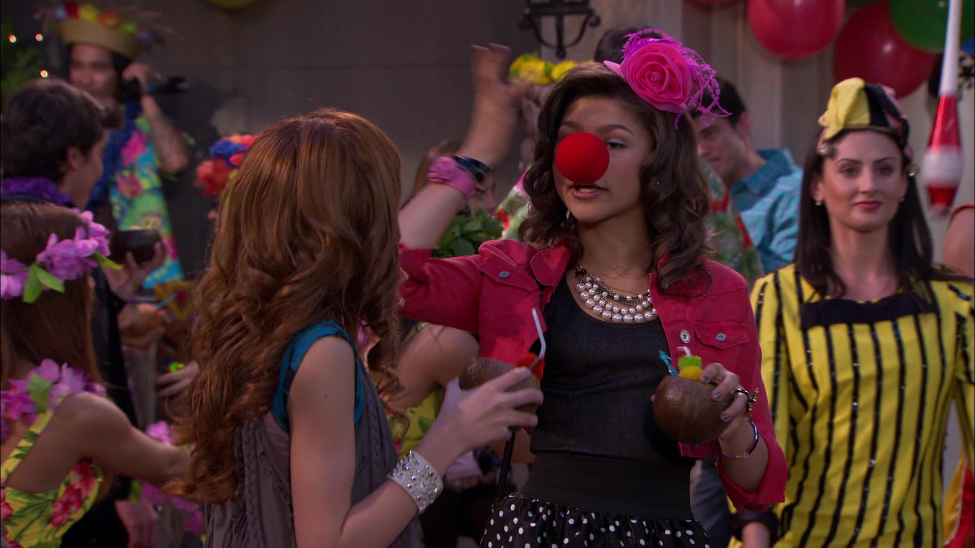 Shake_It_Up_S01E19_1080p_001872.jpg Shake_It_Up_S01E19_1080p_001872.jpg