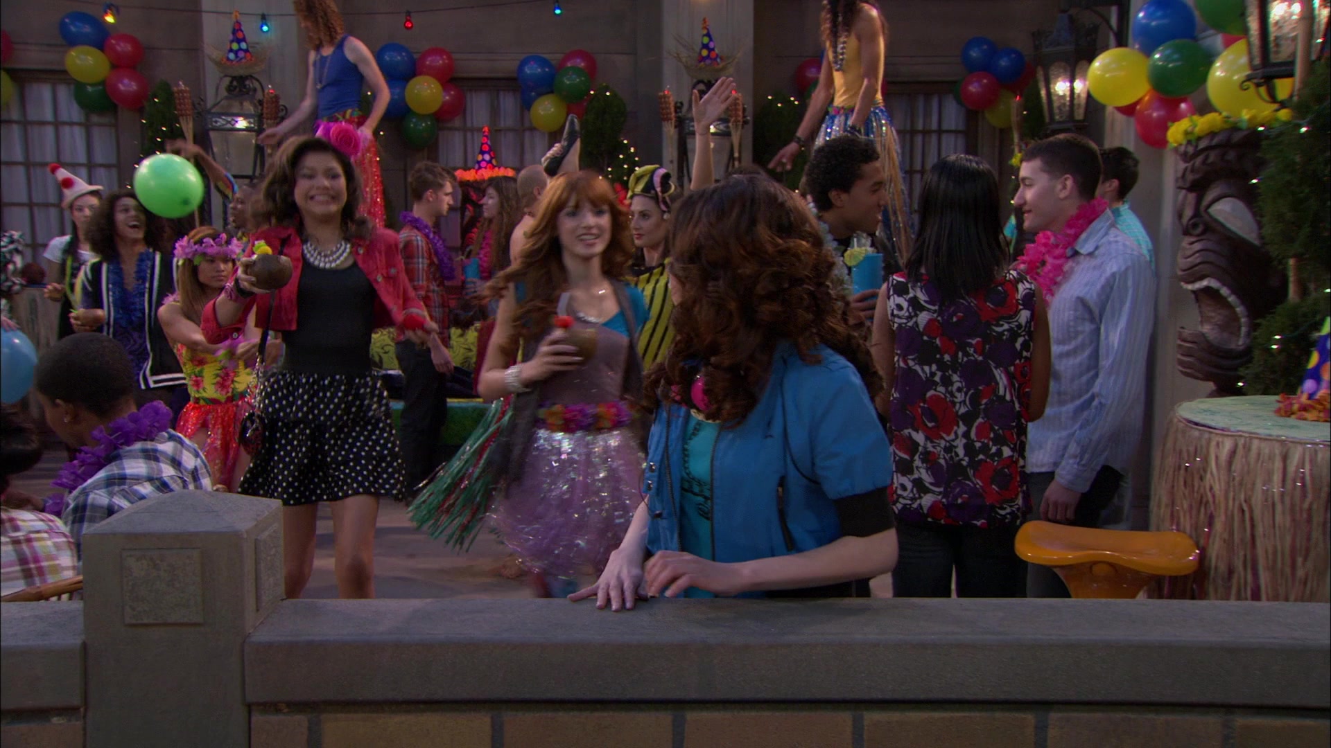 Shake_It_Up_S01E19_1080p_001943.jpg Shake_It_Up_S01E19_1080p_001943.jpg