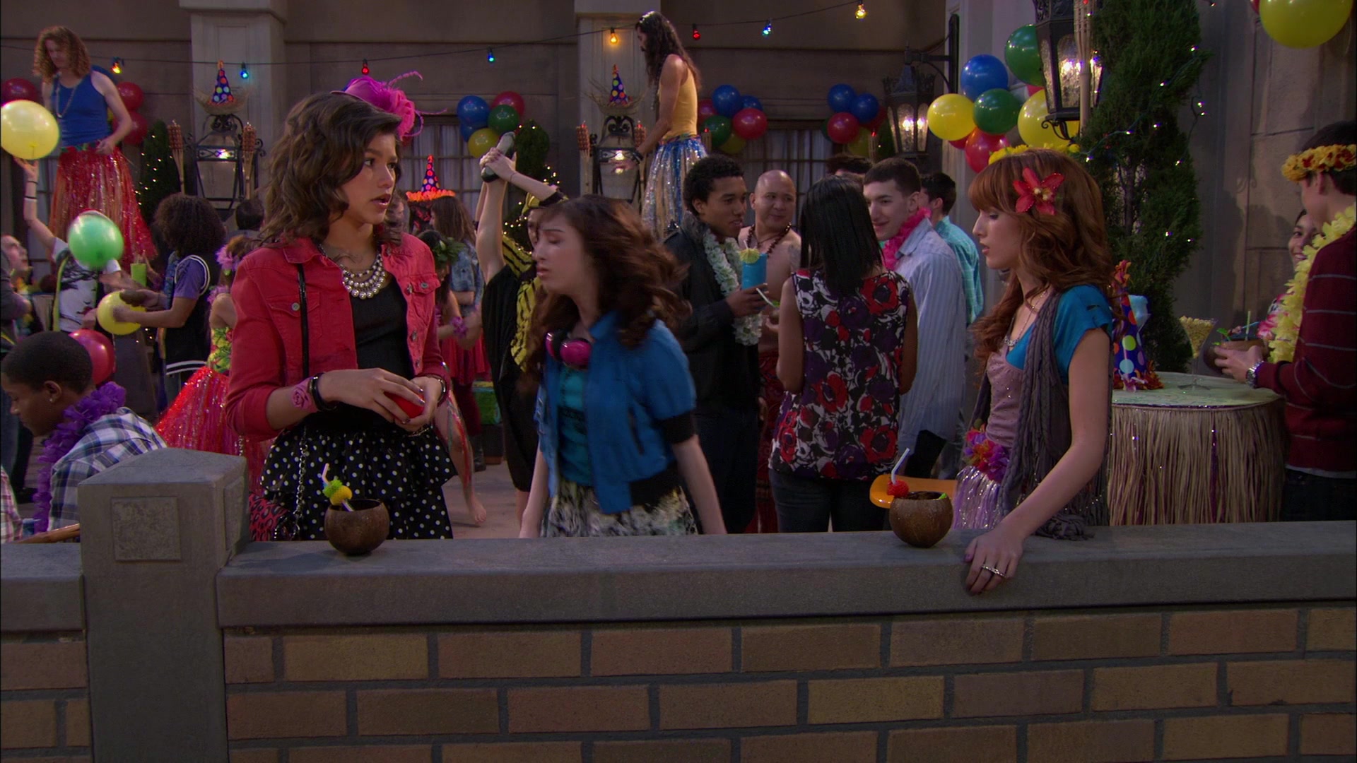 Shake_It_Up_S01E19_1080p_001982.jpg Shake_It_Up_S01E19_1080p_001982.jpg