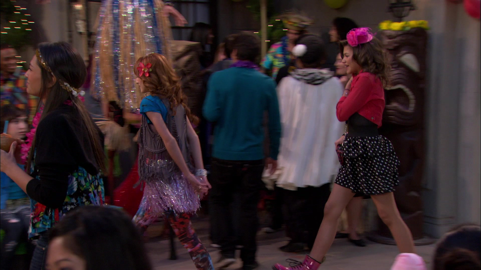 Shake_It_Up_S01E19_1080p_002025.jpg Shake_It_Up_S01E19_1080p_002025.jpg