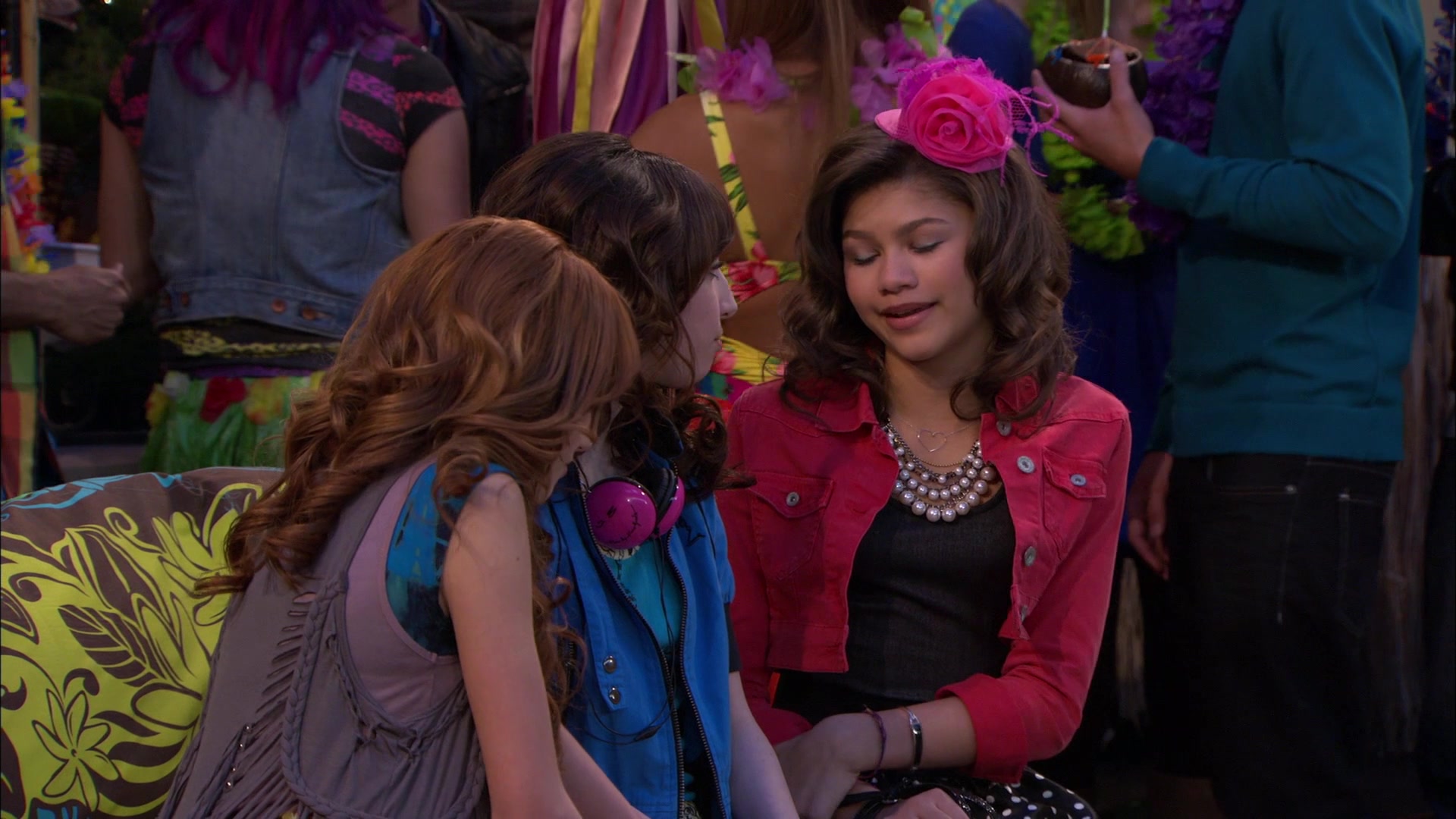 Shake_It_Up_S01E19_1080p_002085.jpg Shake_It_Up_S01E19_1080p_002085.jpg