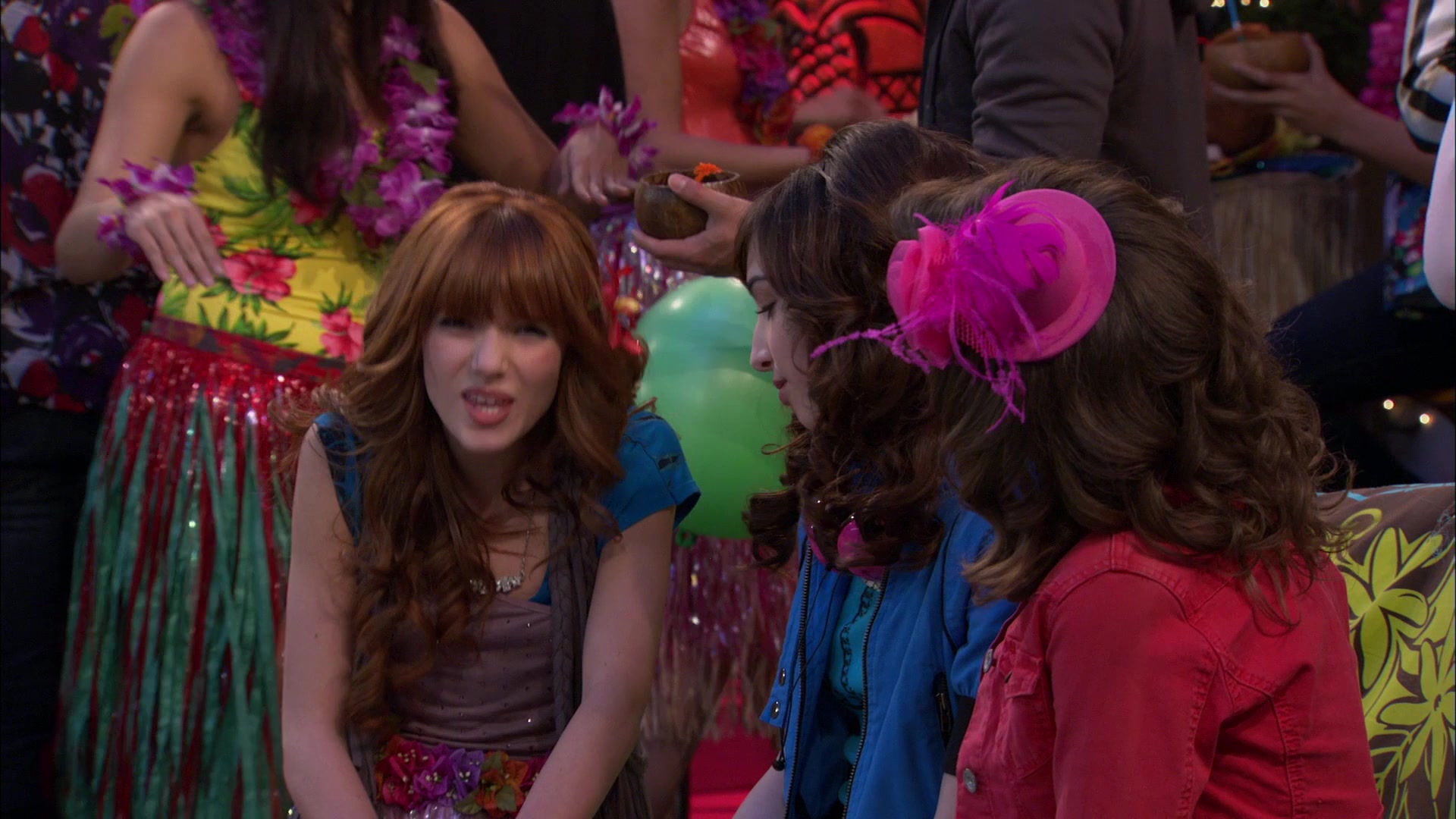 Shake_It_Up_S01E19_1080p_002089.jpg Shake_It_Up_S01E19_1080p_002089.jpg