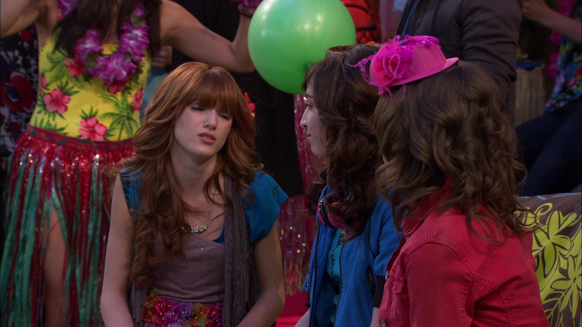 Shake_It_Up_S01E19_1080p_002100.jpg