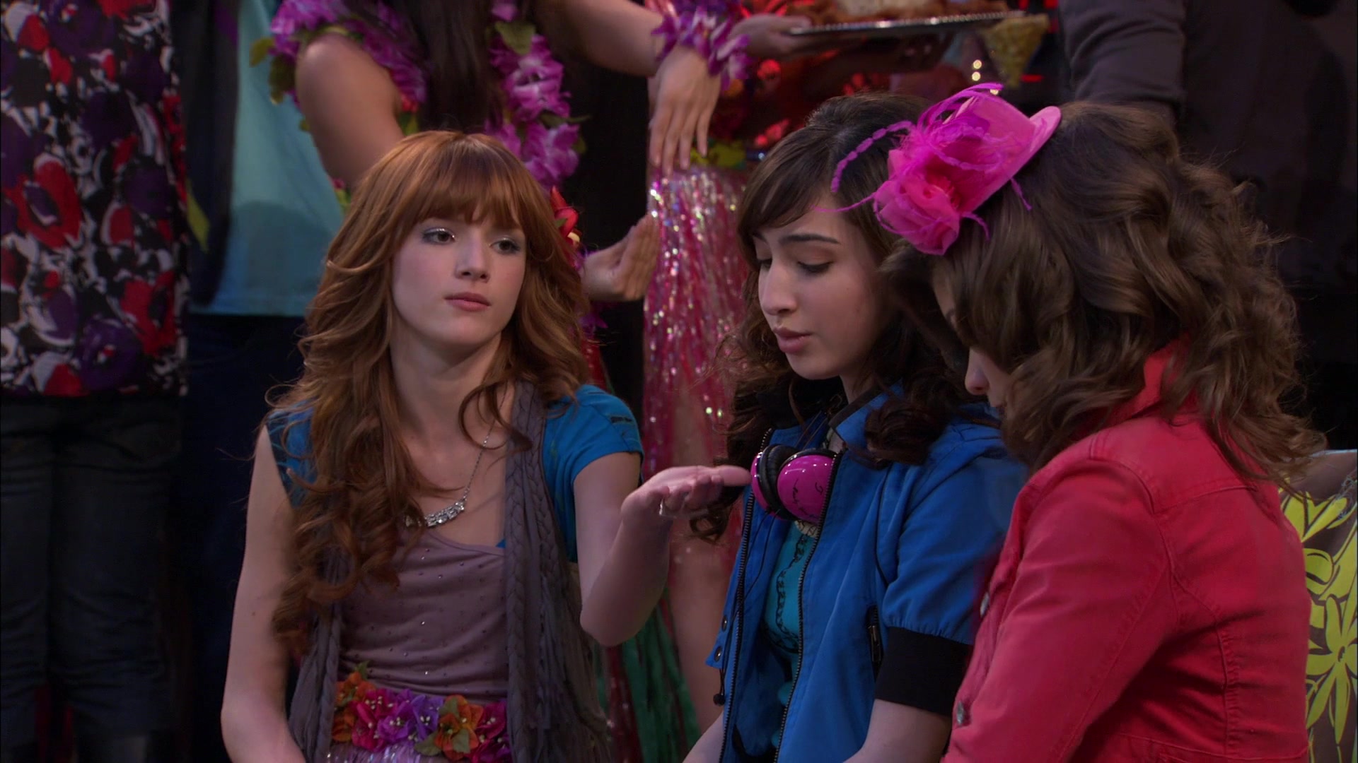 Shake_It_Up_S01E19_1080p_002110.jpg Shake_It_Up_S01E19_1080p_002110.jpg