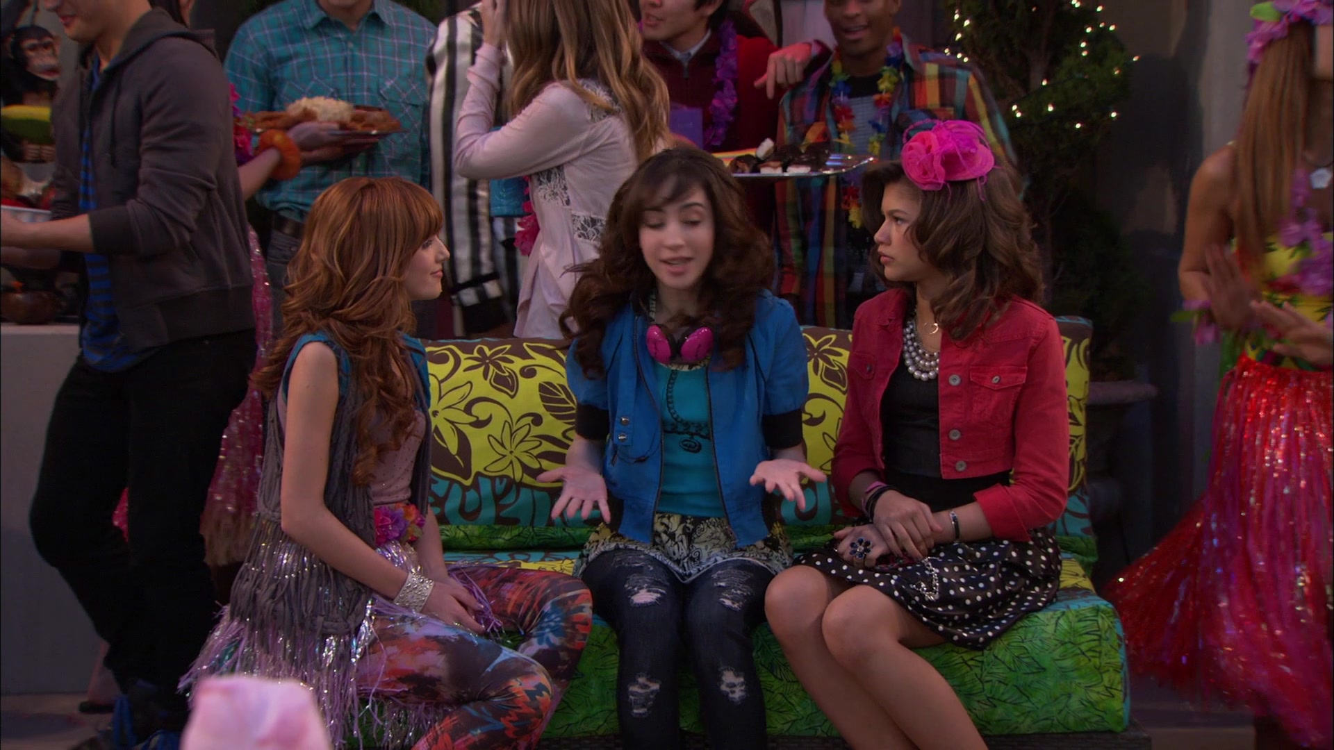 Shake_It_Up_S01E19_1080p_002123.jpg