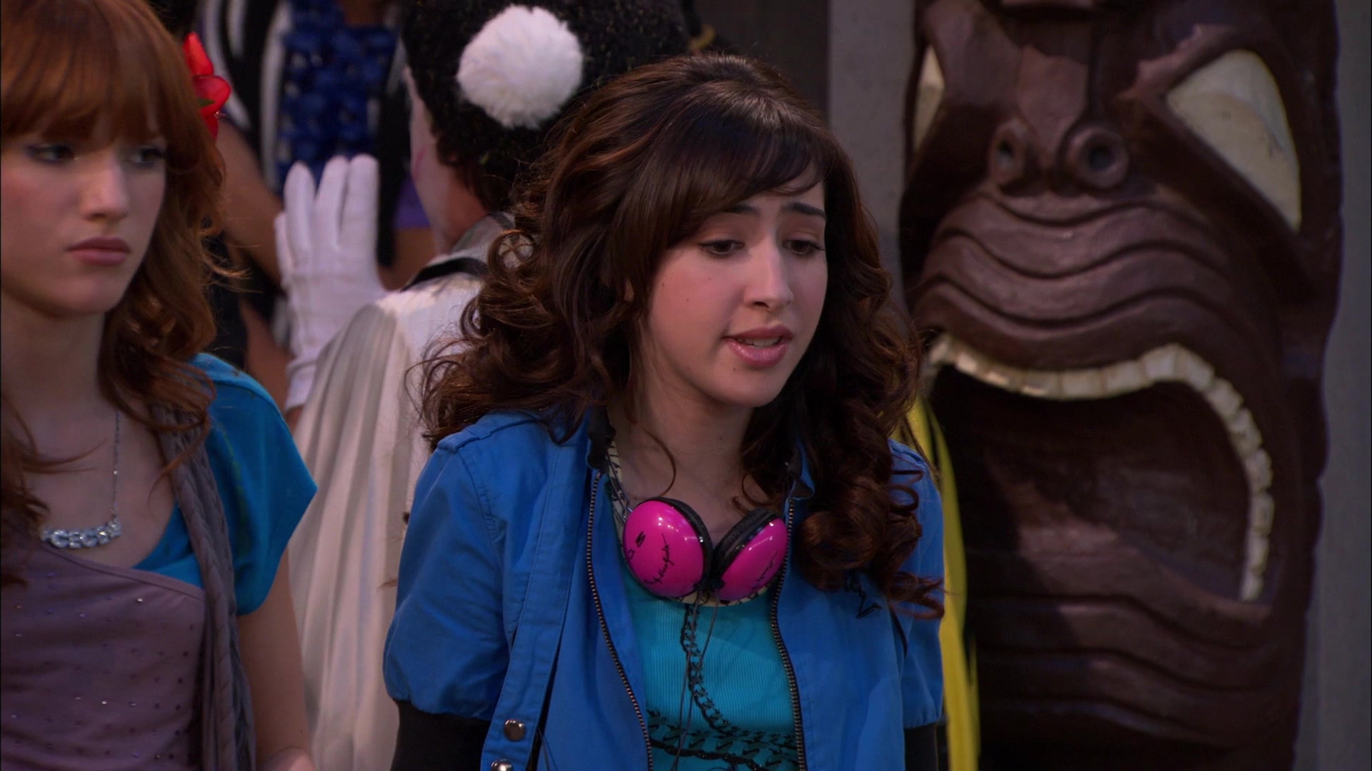 Shake_It_Up_S01E19_1080p_002146.jpg