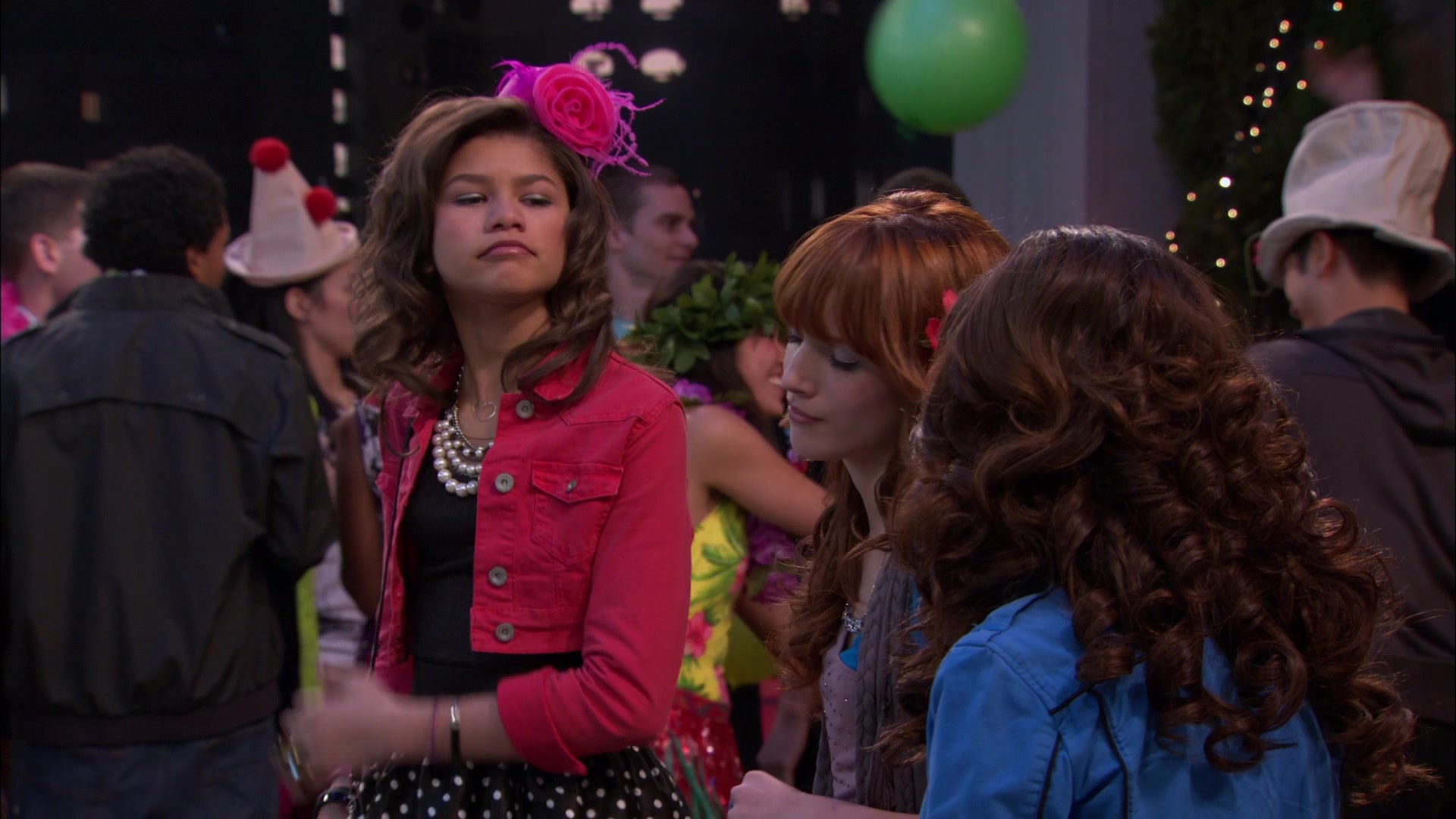 Shake_It_Up_S01E19_1080p_002168.jpg Shake_It_Up_S01E19_1080p_002168.jpg