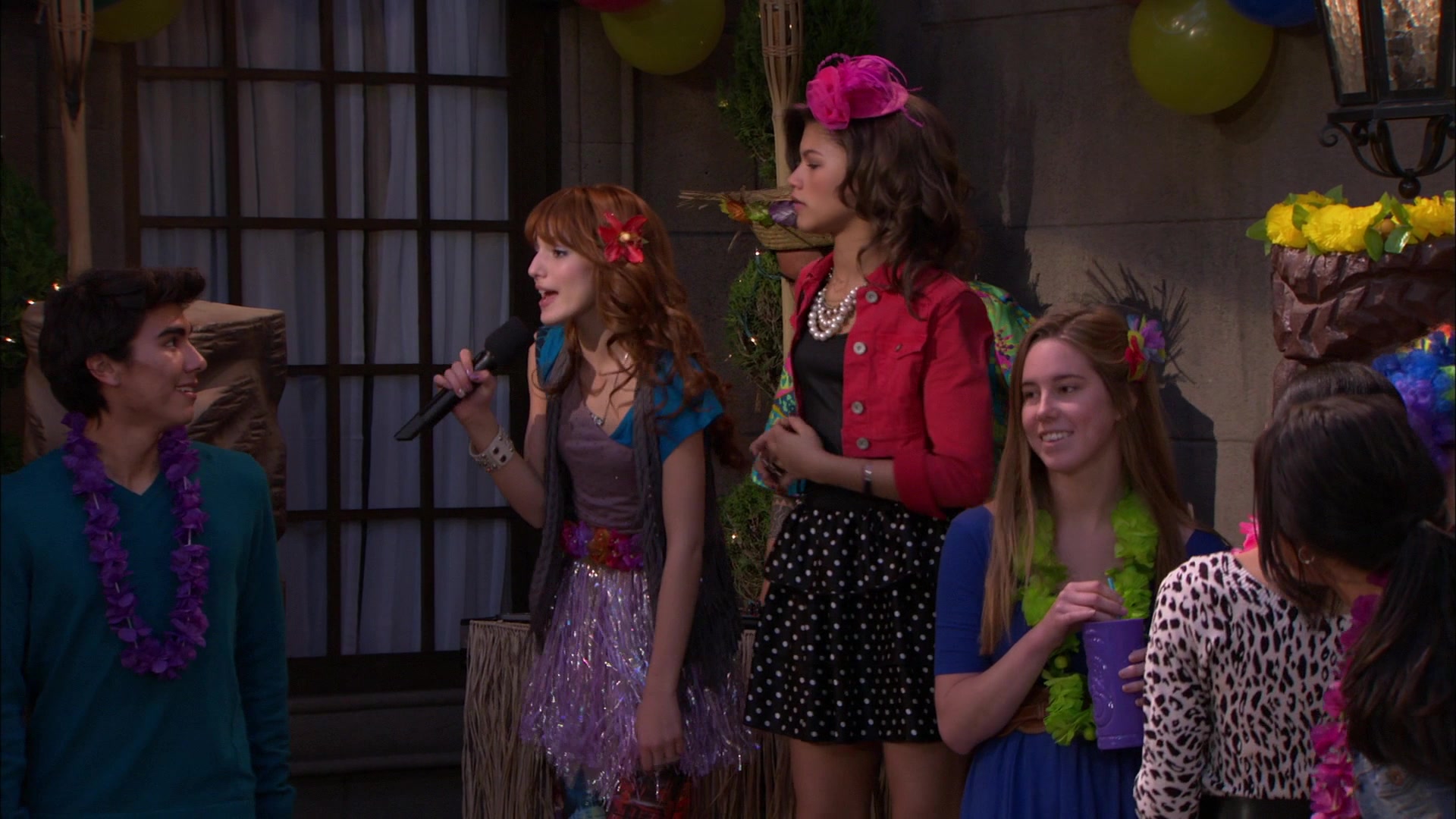 Shake_It_Up_S01E19_1080p_002444.jpg