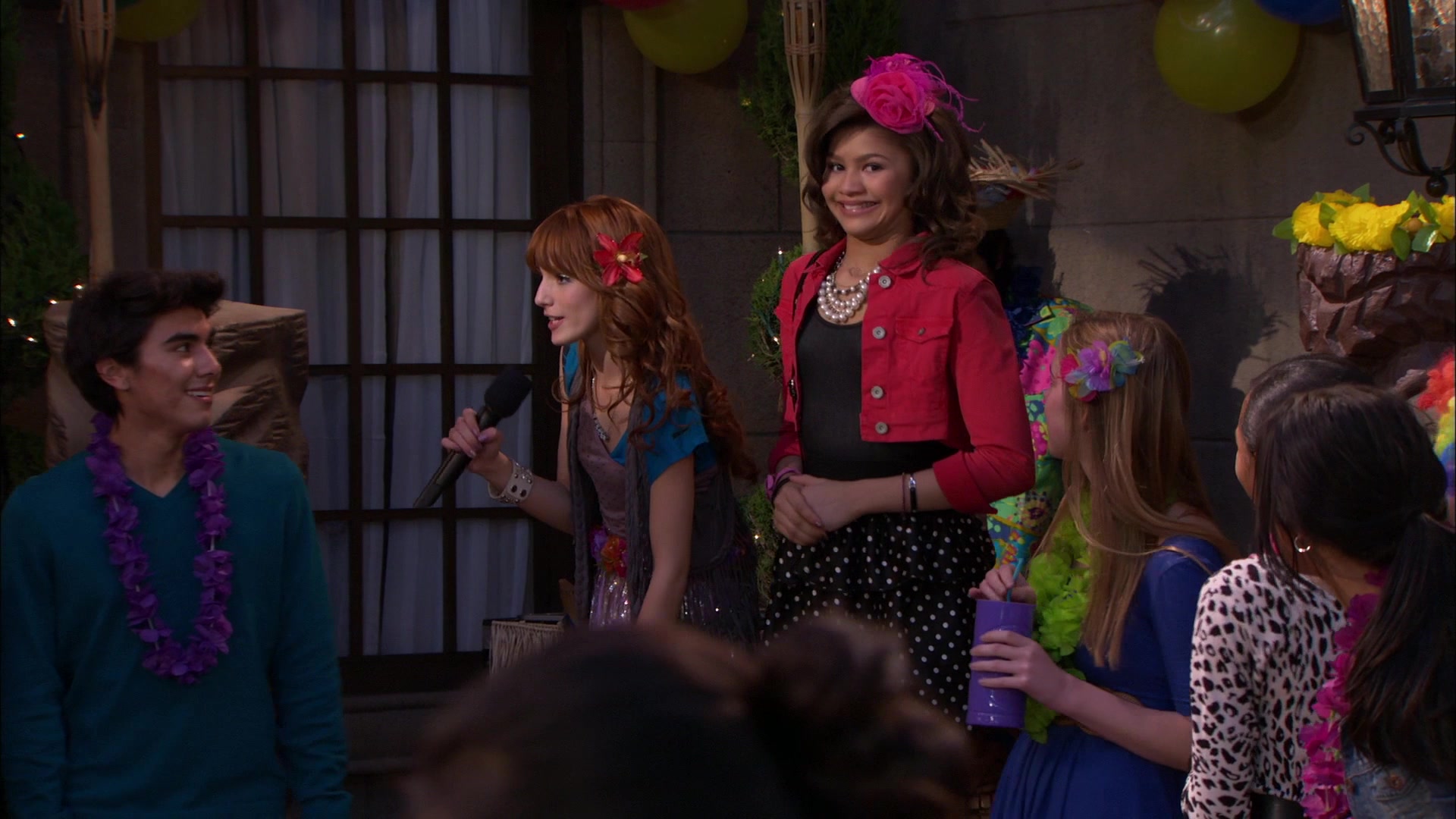 Shake_It_Up_S01E19_1080p_002446.jpg Shake_It_Up_S01E19_1080p_002446.jpg