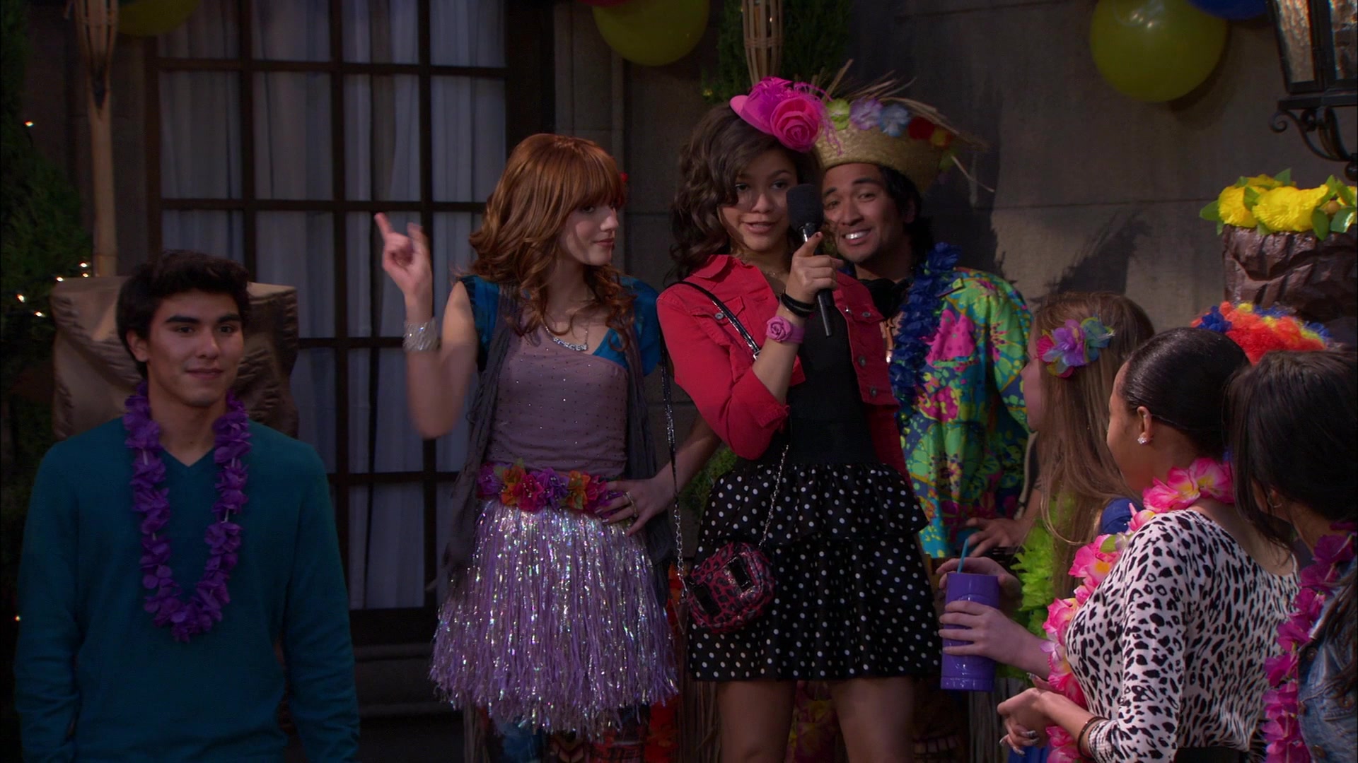 Shake_It_Up_S01E19_1080p_002470.jpg Shake_It_Up_S01E19_1080p_002470.jpg