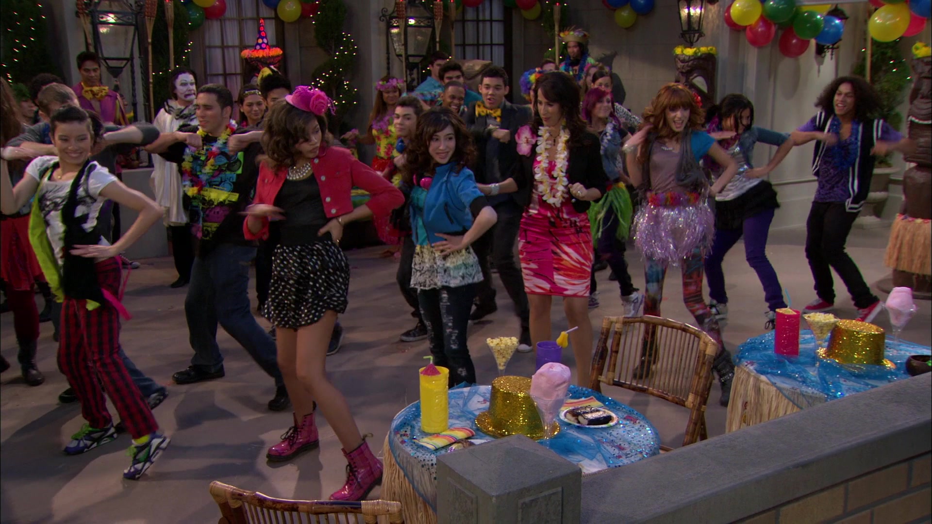 Shake_It_Up_S01E19_1080p_002499.jpg Shake_It_Up_S01E19_1080p_002499.jpg