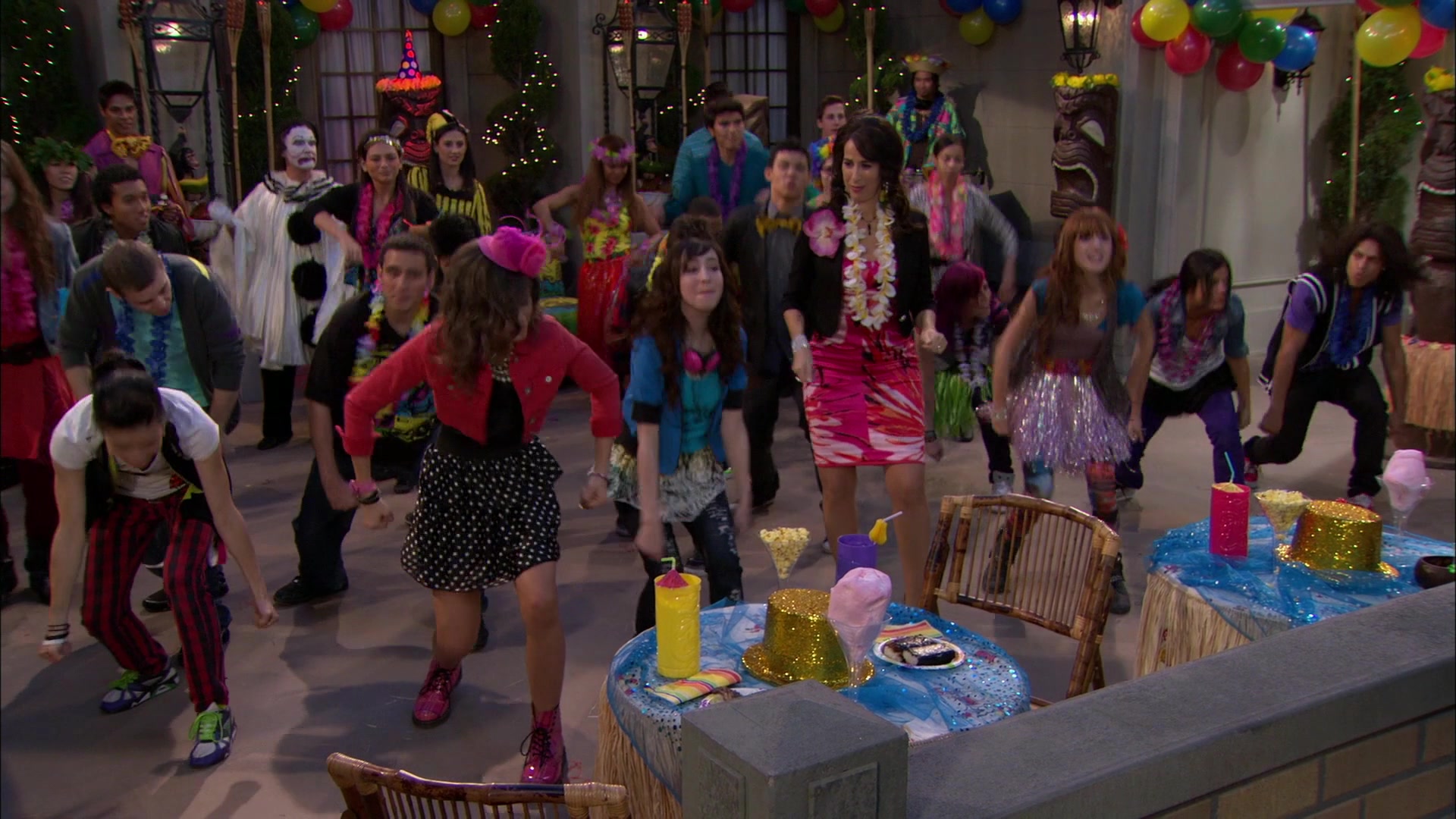Shake_It_Up_S01E19_1080p_002501.jpg Shake_It_Up_S01E19_1080p_002501.jpg