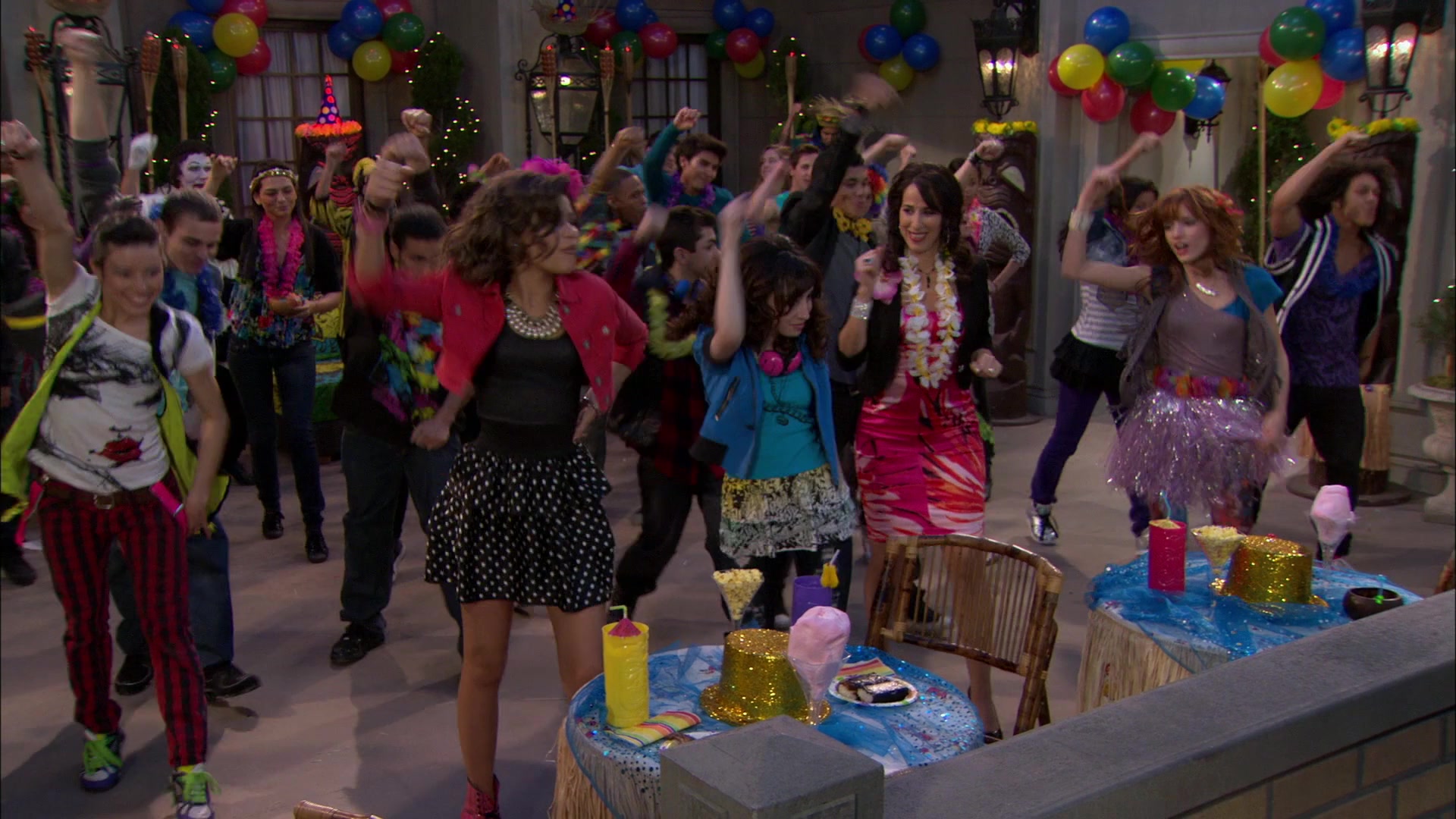Shake_It_Up_S01E19_1080p_002512.jpg Shake_It_Up_S01E19_1080p_002512.jpg