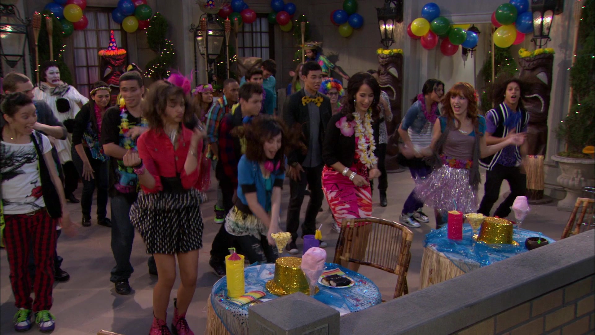 Shake_It_Up_S01E19_1080p_002518.jpg Shake_It_Up_S01E19_1080p_002518.jpg