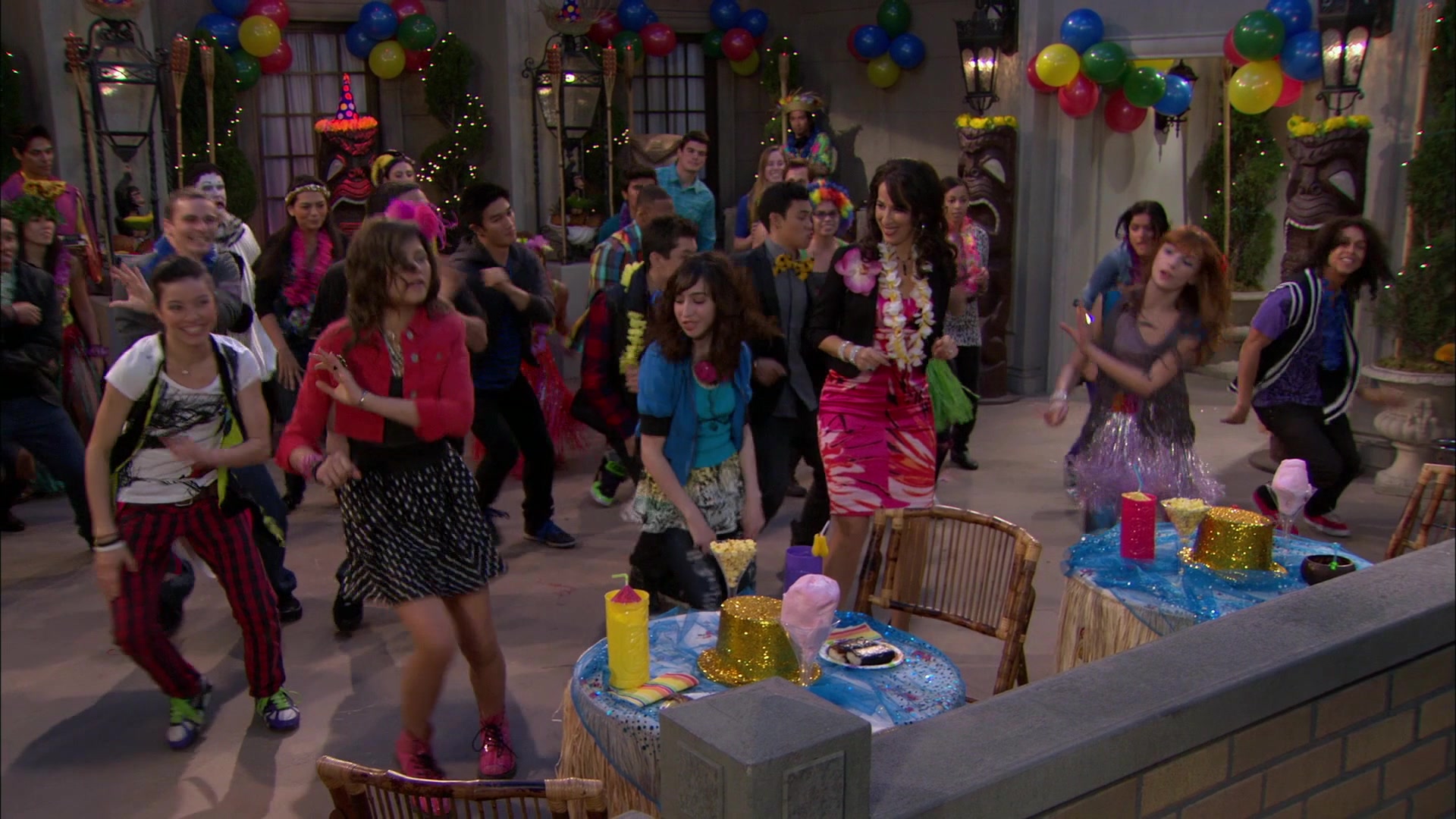 Shake_It_Up_S01E19_1080p_002524.jpg Shake_It_Up_S01E19_1080p_002524.jpg