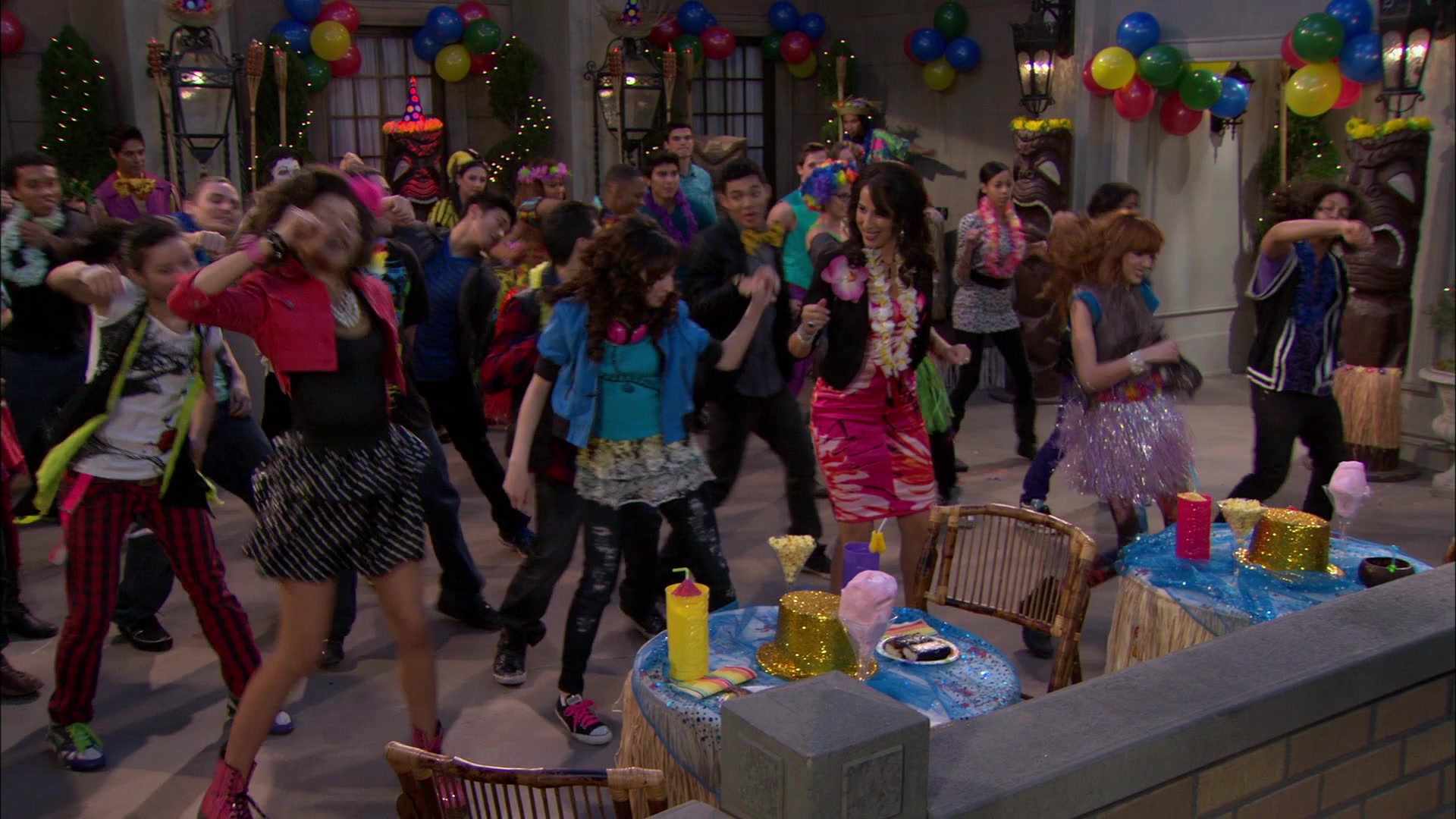 Shake_It_Up_S01E19_1080p_002527.jpg Shake_It_Up_S01E19_1080p_002527.jpg