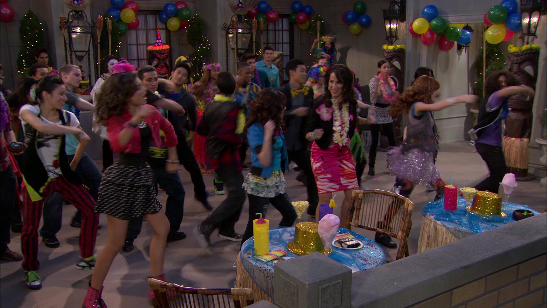 Shake_It_Up_S01E19_1080p_002529.jpg Shake_It_Up_S01E19_1080p_002529.jpg