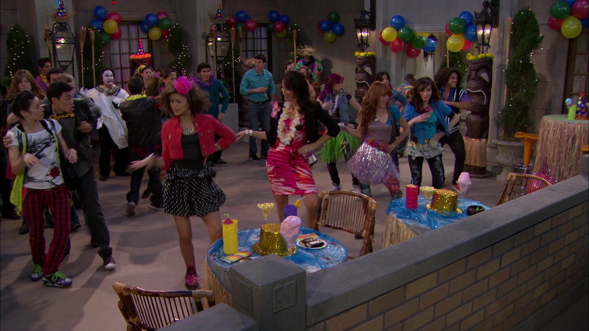 Shake_It_Up_S01E19_1080p_002571.jpg Shake_It_Up_S01E19_1080p_002571.jpg