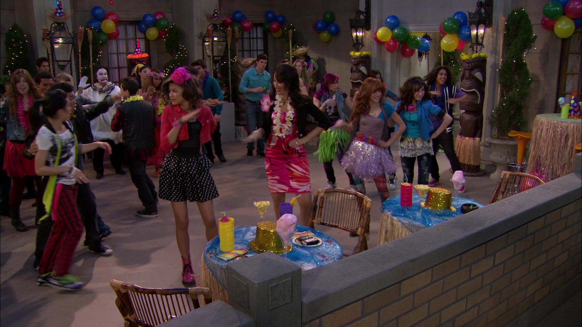 Shake_It_Up_S01E19_1080p_002572.jpg Shake_It_Up_S01E19_1080p_002572.jpg