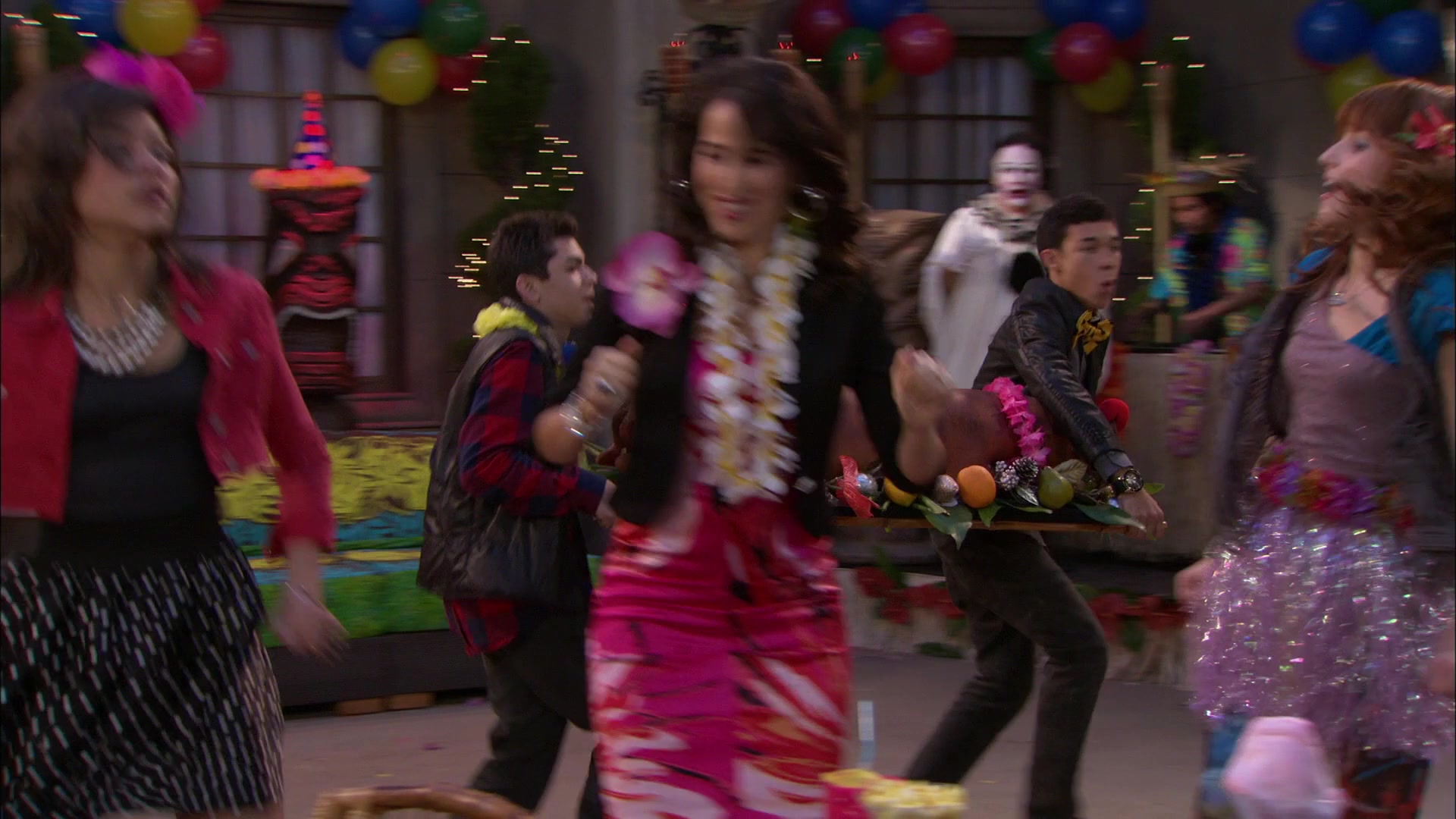 Shake_It_Up_S01E19_1080p_002618.jpg Shake_It_Up_S01E19_1080p_002618.jpg