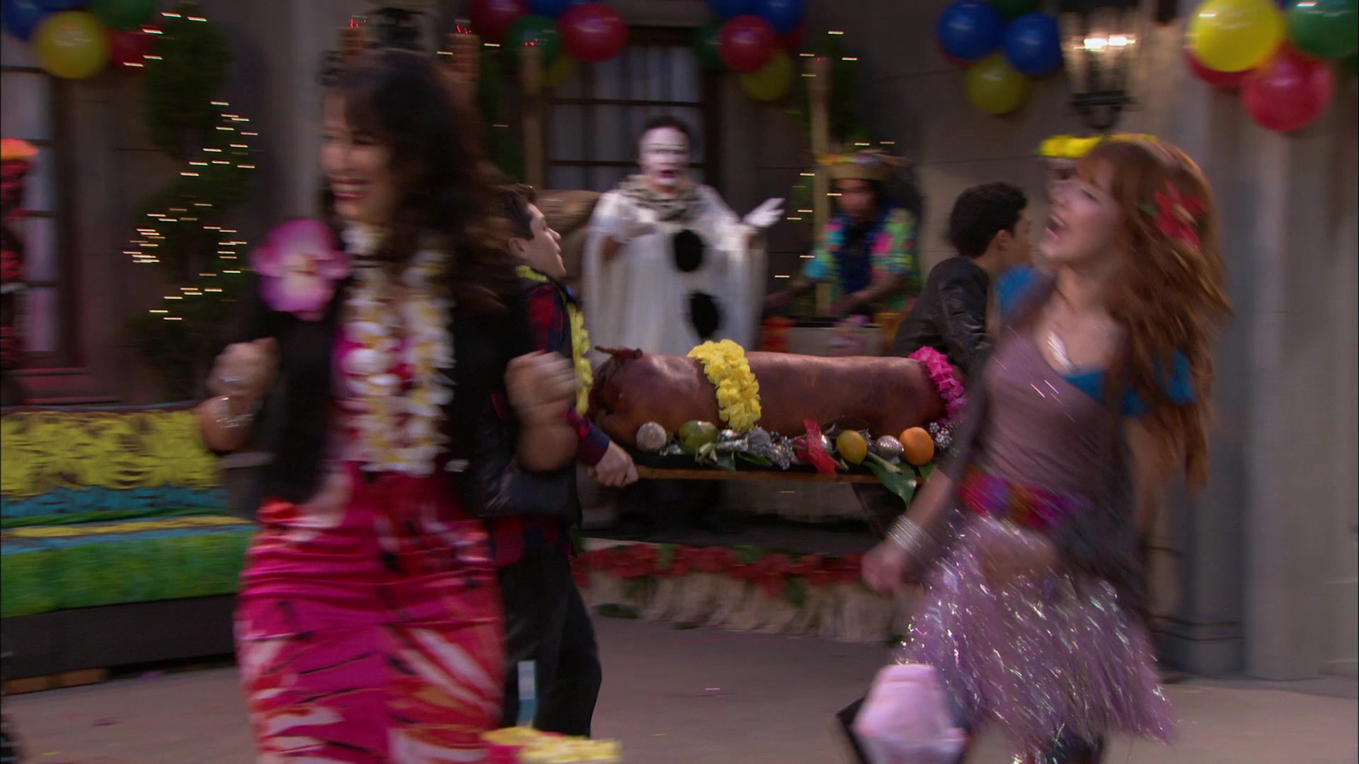 Shake_It_Up_S01E19_1080p_002619.jpg Shake_It_Up_S01E19_1080p_002619.jpg