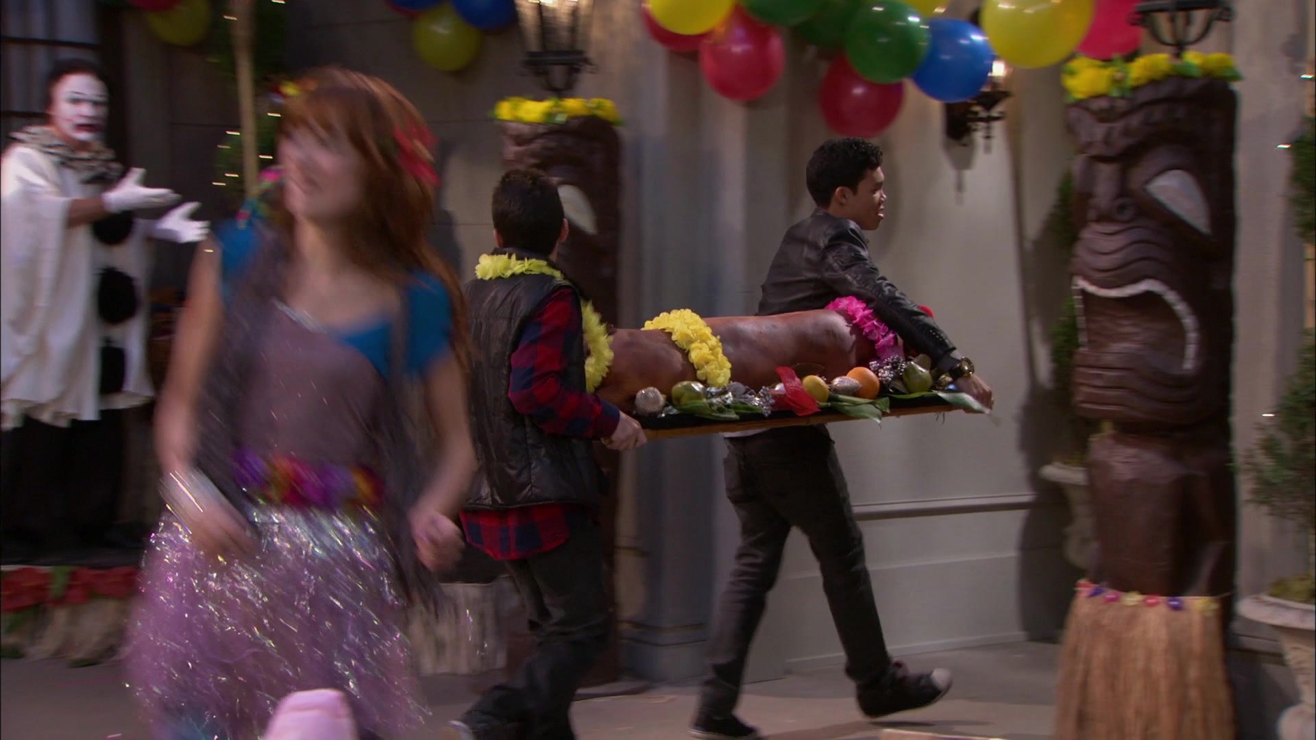 Shake_It_Up_S01E19_1080p_002621.jpg
