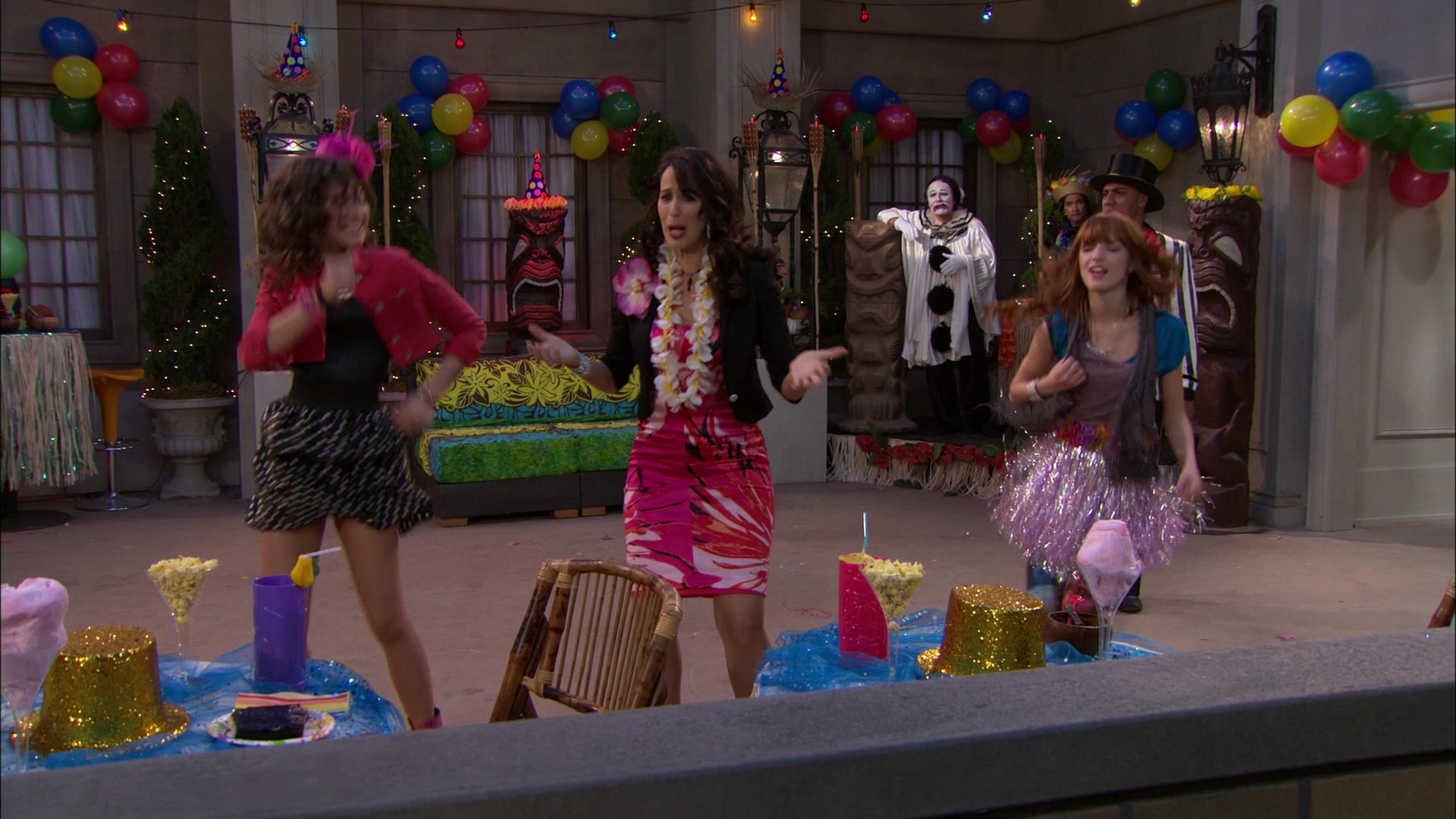 Shake_It_Up_S01E19_1080p_002630.jpg Shake_It_Up_S01E19_1080p_002630.jpg