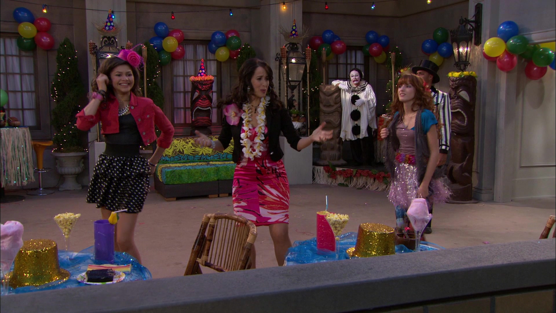 Shake_It_Up_S01E19_1080p_002631.jpg Shake_It_Up_S01E19_1080p_002631.jpg