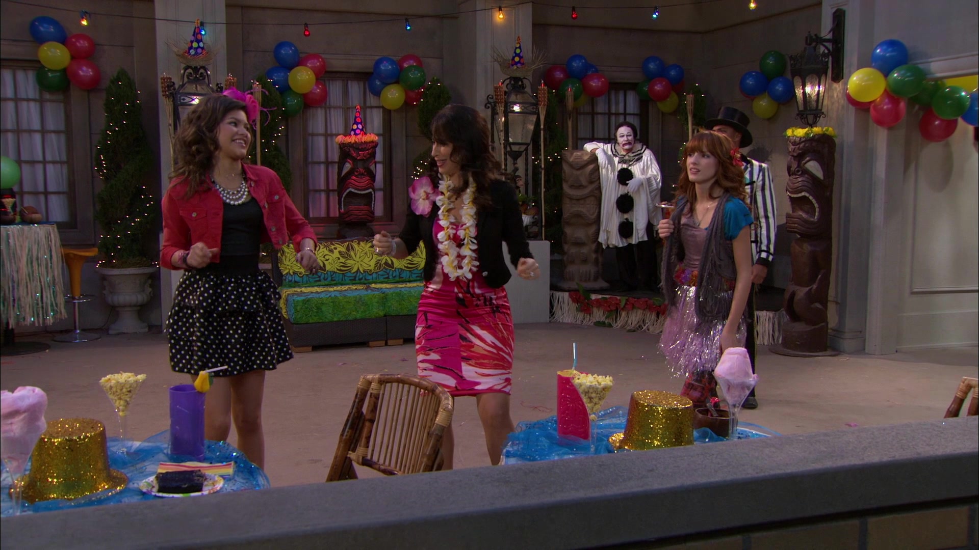 Shake_It_Up_S01E19_1080p_002632.jpg Shake_It_Up_S01E19_1080p_002632.jpg