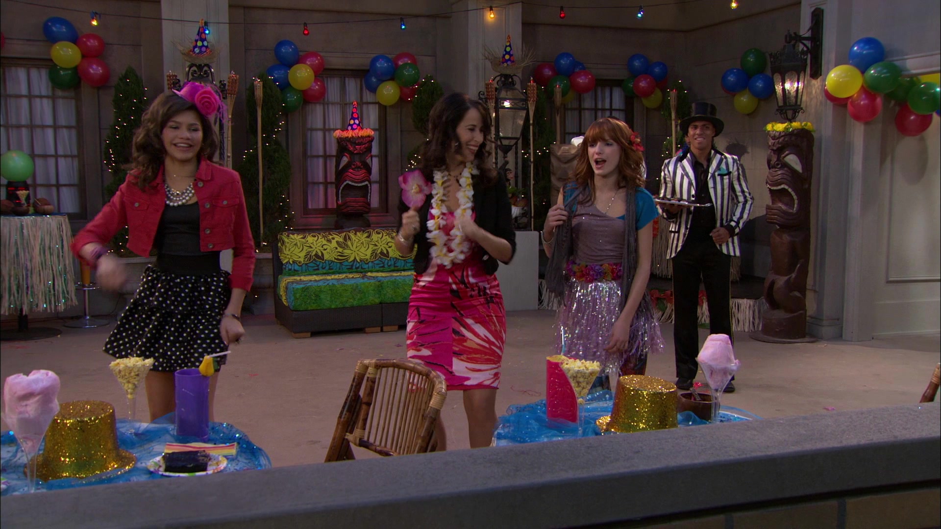 Shake_It_Up_S01E19_1080p_002636.jpg Shake_It_Up_S01E19_1080p_002636.jpg