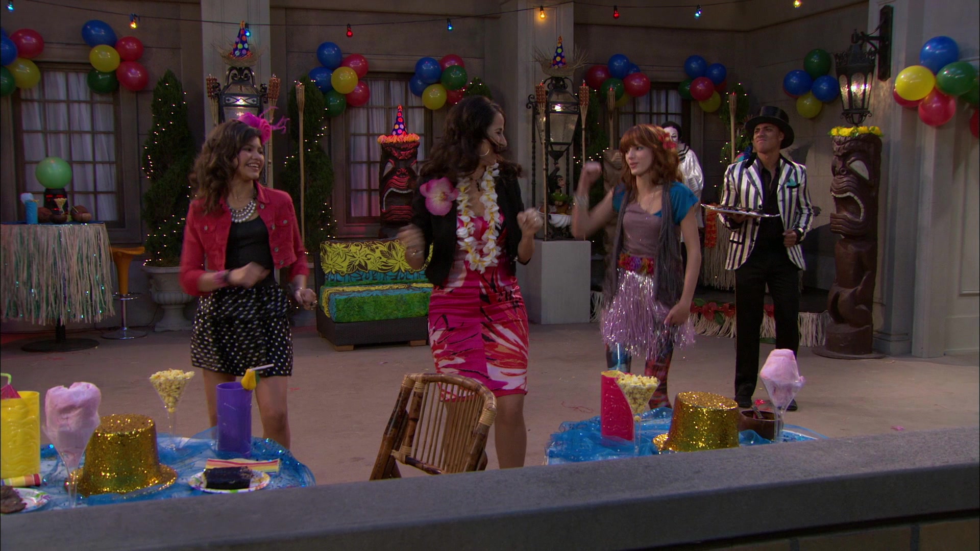 Shake_It_Up_S01E19_1080p_002640.jpg Shake_It_Up_S01E19_1080p_002640.jpg