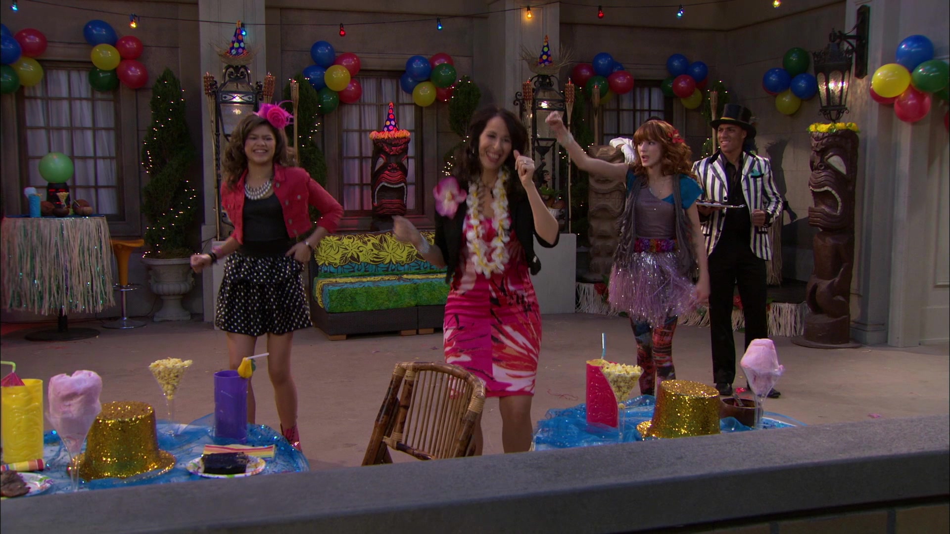 Shake_It_Up_S01E19_1080p_002643.jpg Shake_It_Up_S01E19_1080p_002643.jpg