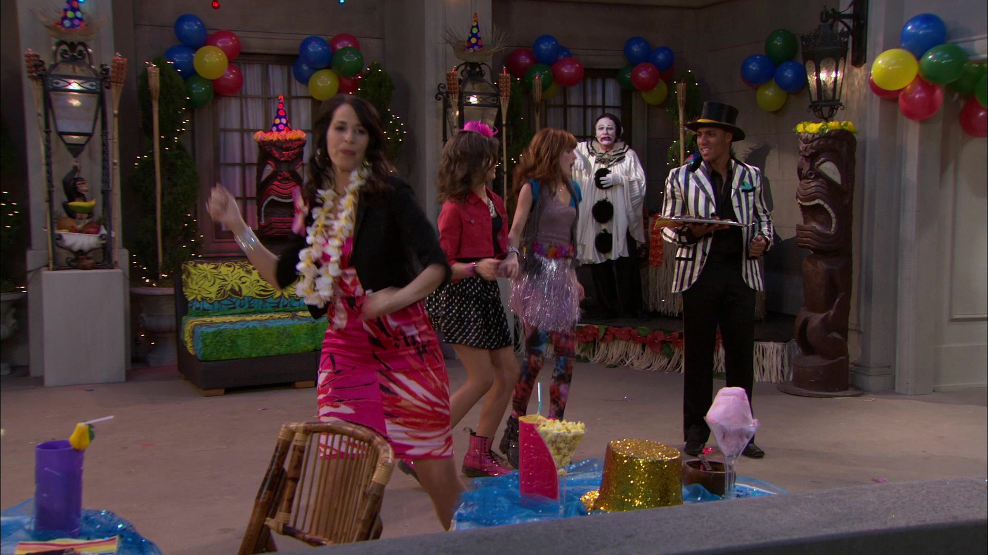 Shake_It_Up_S01E19_1080p_002650.jpg Shake_It_Up_S01E19_1080p_002650.jpg