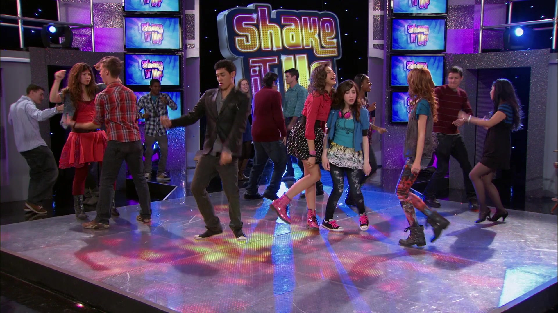 Shake_It_Up_S01E19_1080p_002705.jpg Shake_It_Up_S01E19_1080p_002705.jpg