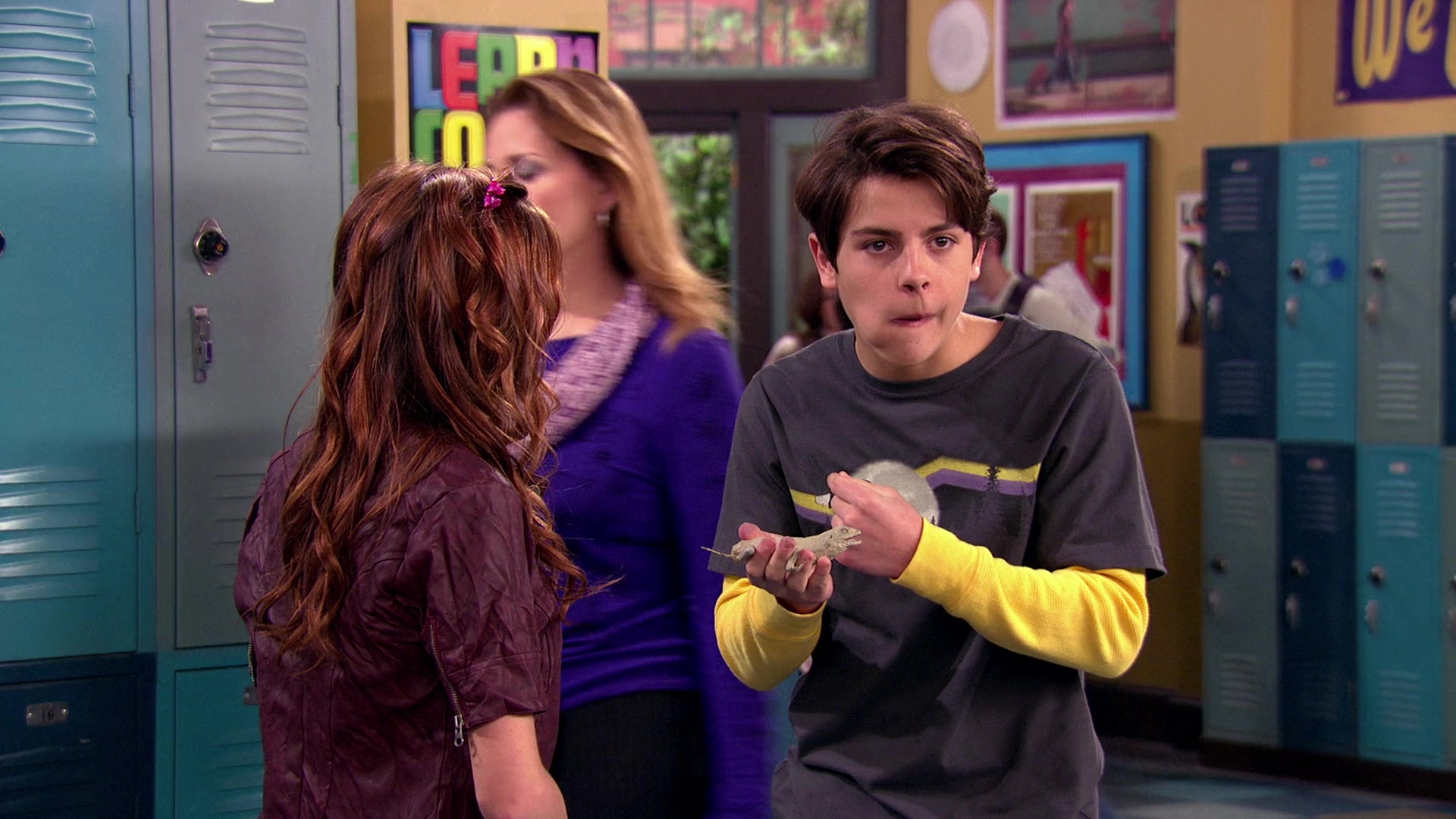 Wizards_of_Waverly_Place_S03E20_Maxs_Secret_Girlfriend_1080p_BTD_000142.jpg